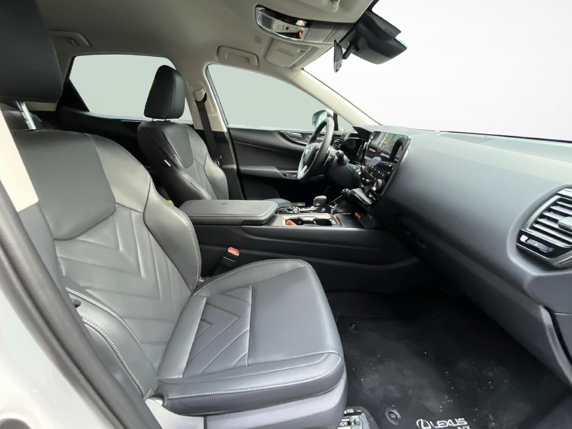 LEXUS NX 450h+ Comfort-image-10