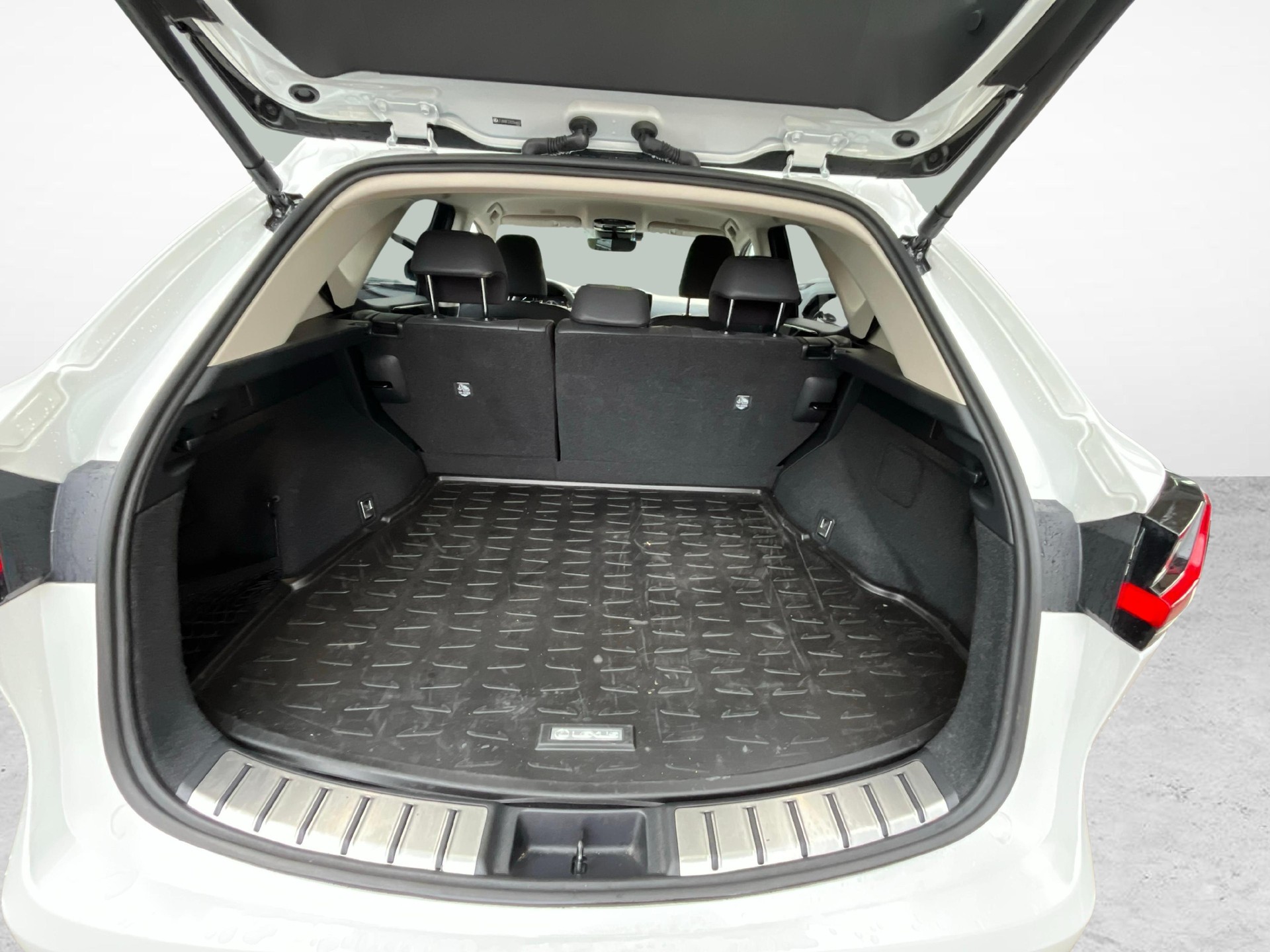 LEXUS NX 450h+ Comfort-image-12