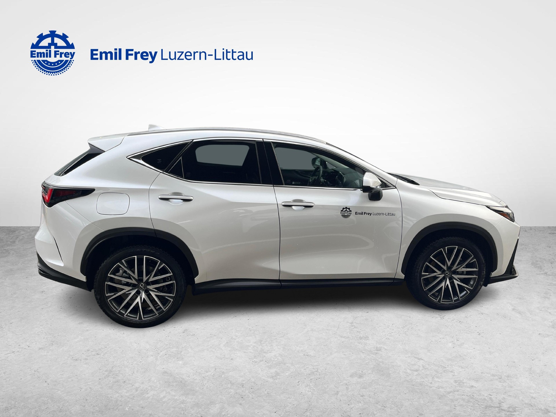 LEXUS NX 450h+ Comfort-image-6