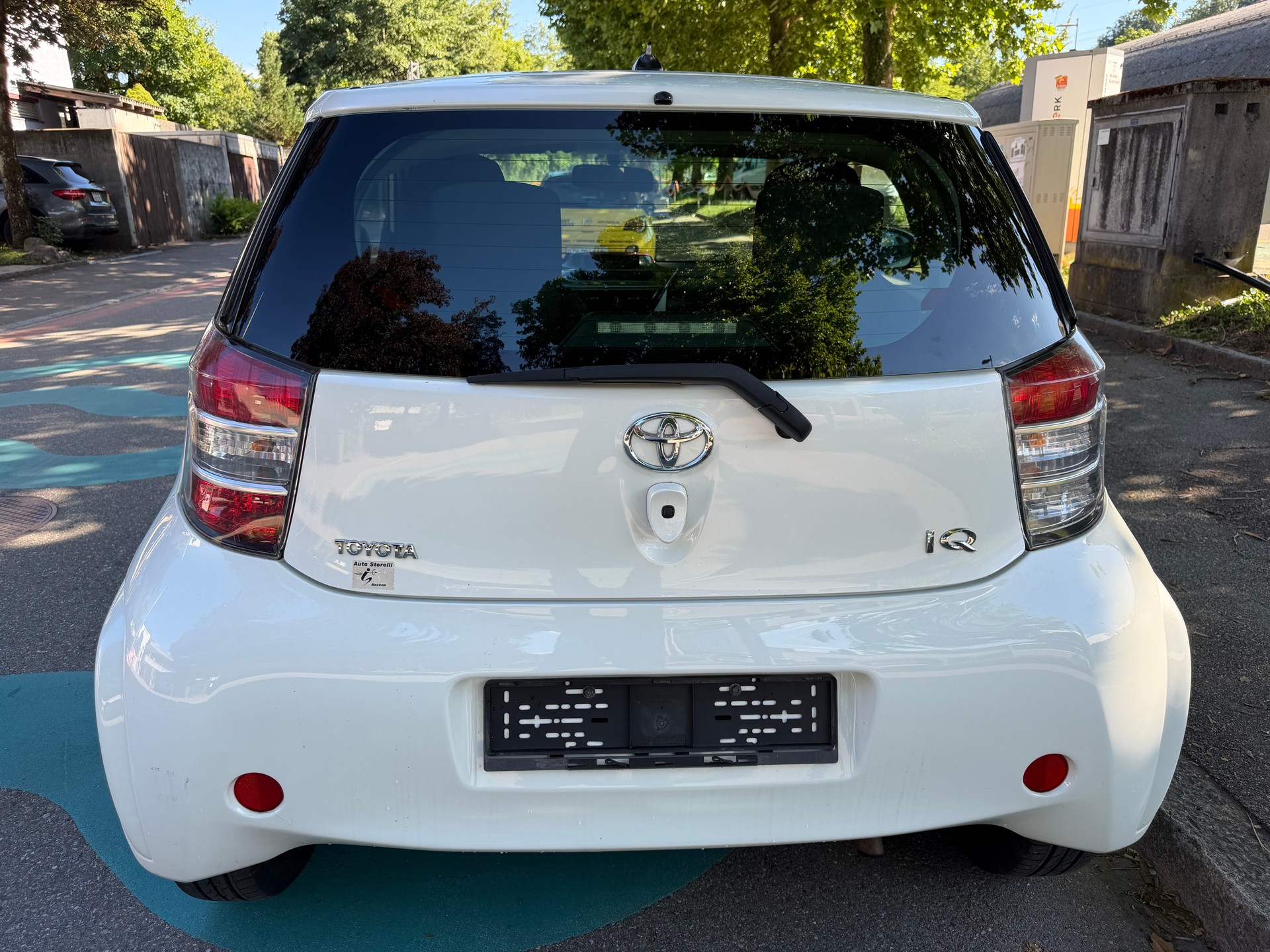 TOYOTA iQ-image-4