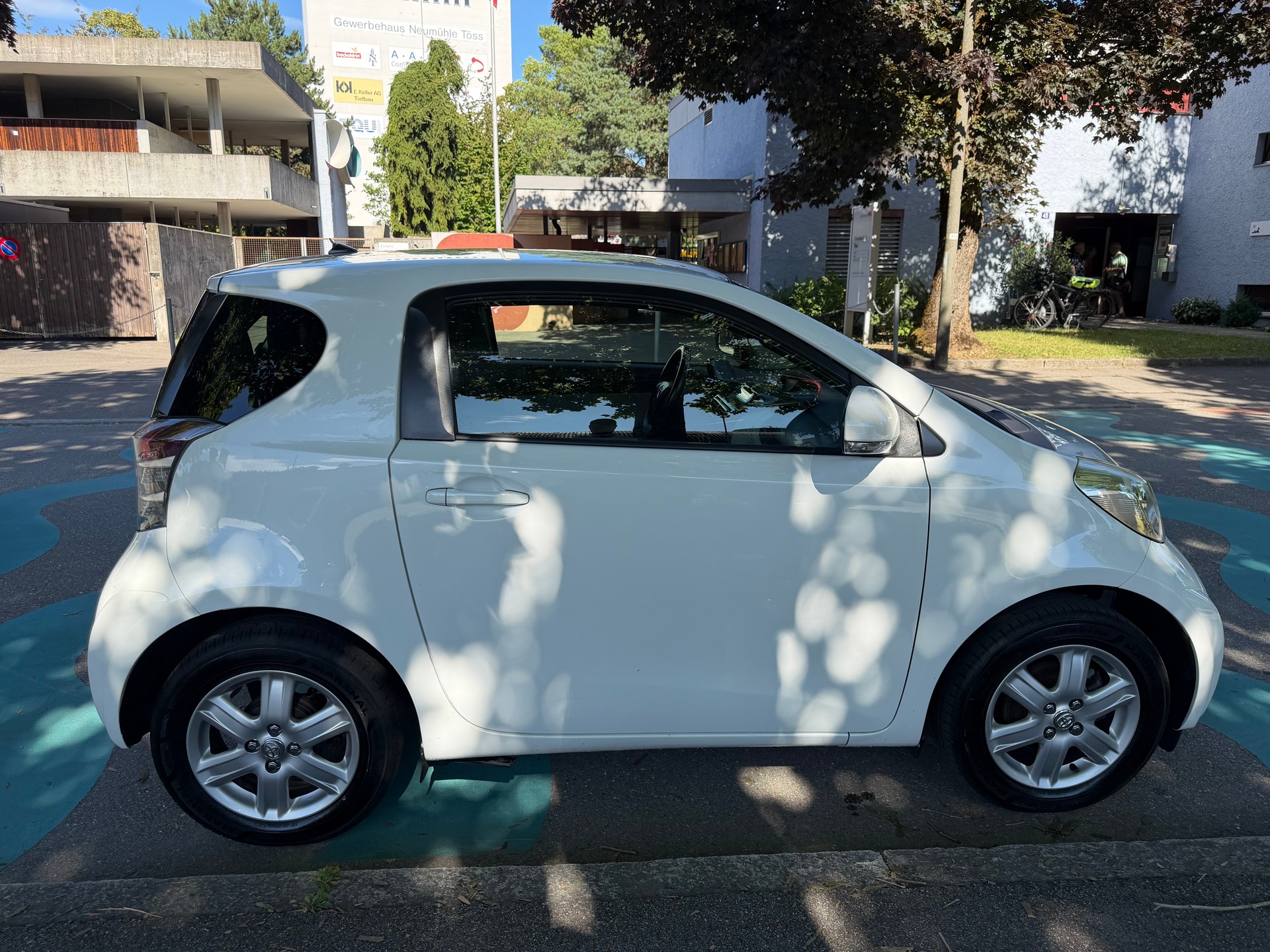 TOYOTA iQ-image-5