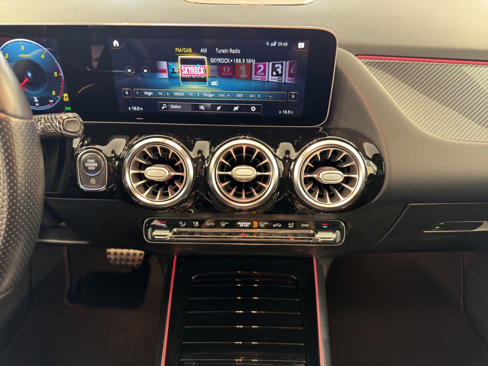 MERCEDES-BENZ B 220 d AMG Line-image-14