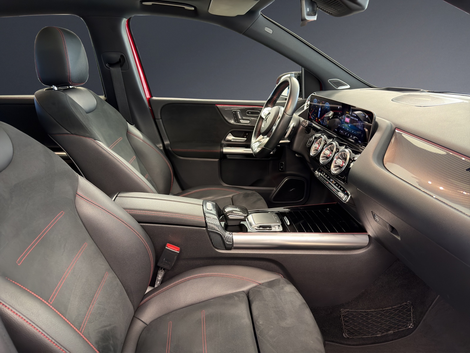 MERCEDES-BENZ B 220 d AMG Line-image-9