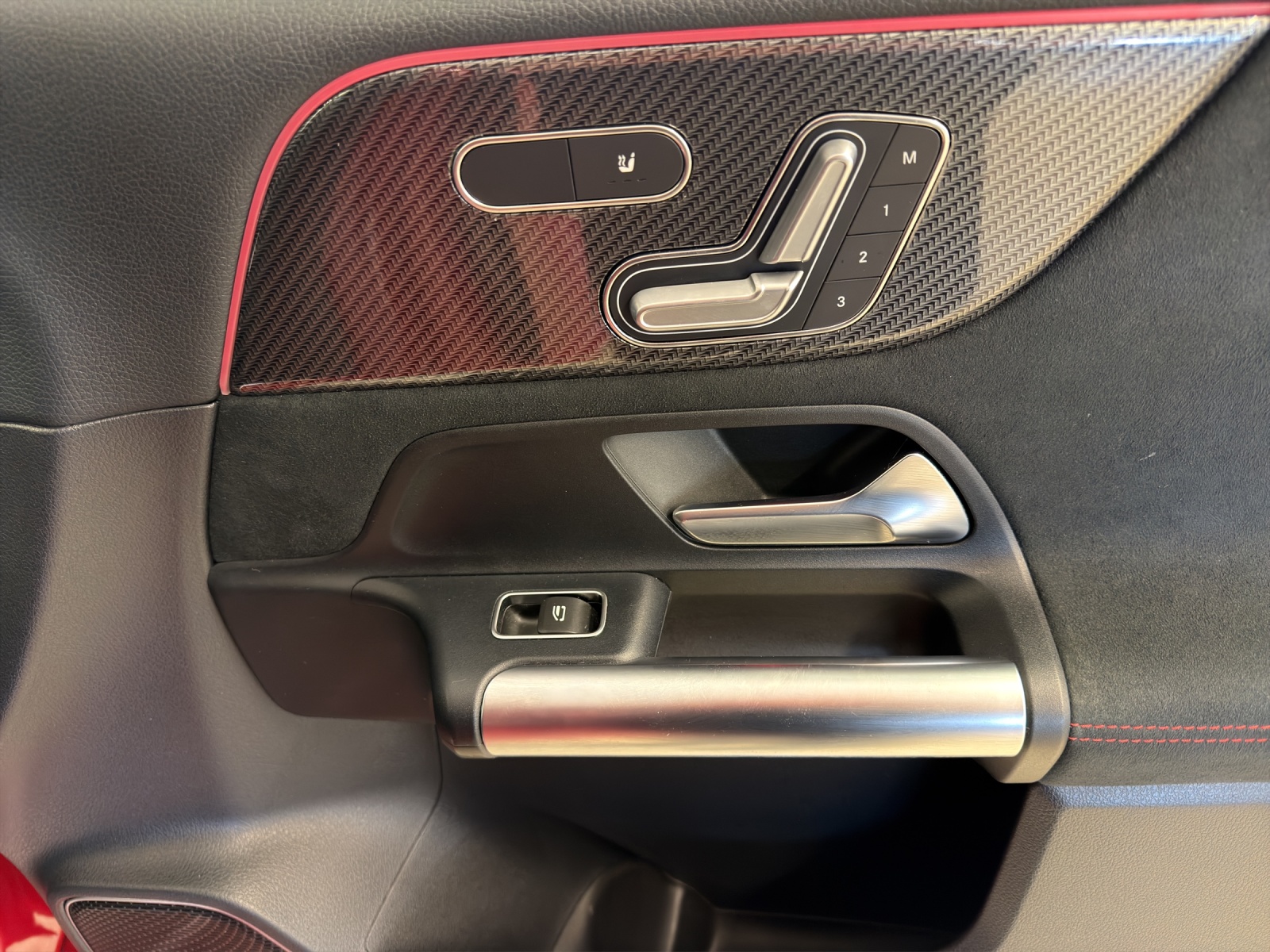 MERCEDES-BENZ B 220 d AMG Line-image-10