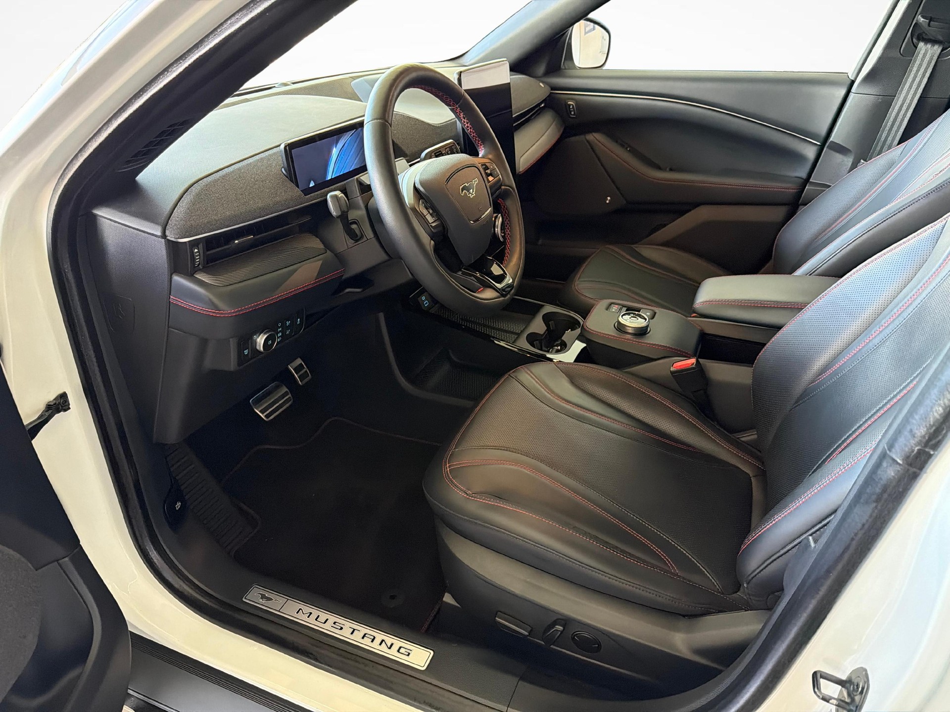 FORD Mustang Mach-E Extended AWD-image-8