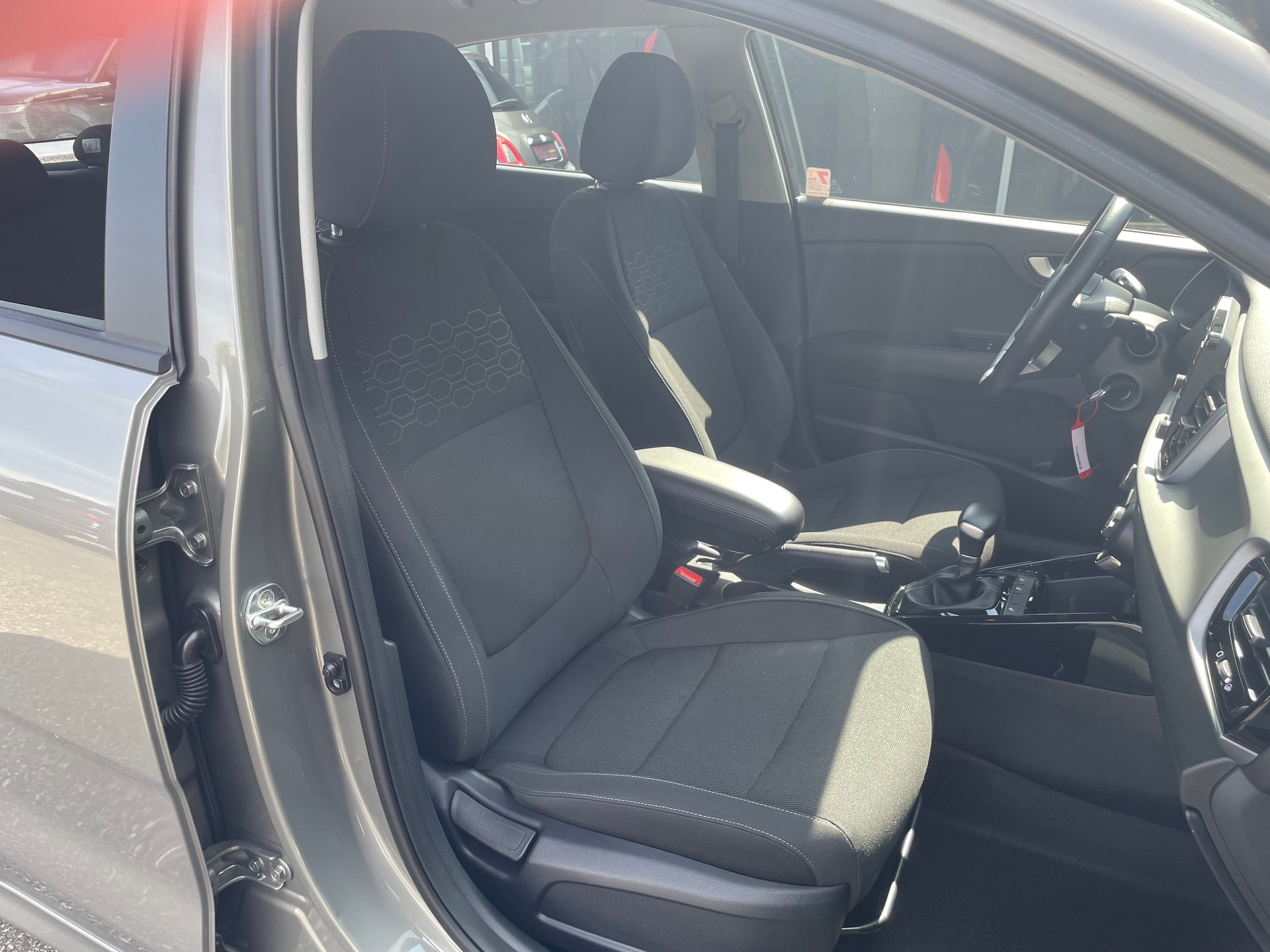 KIA Rio 1.4 CVVT Swiss City Line Automatic-image-9
