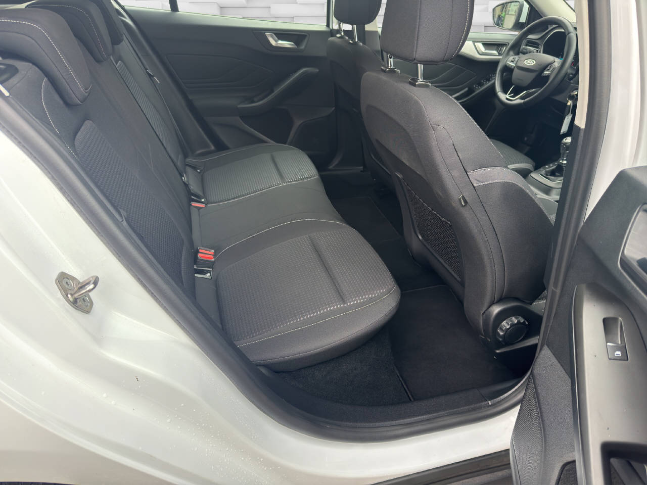 FORD Focus Station Wagon 1.5 EcoBlue 120 Trend+-image-10