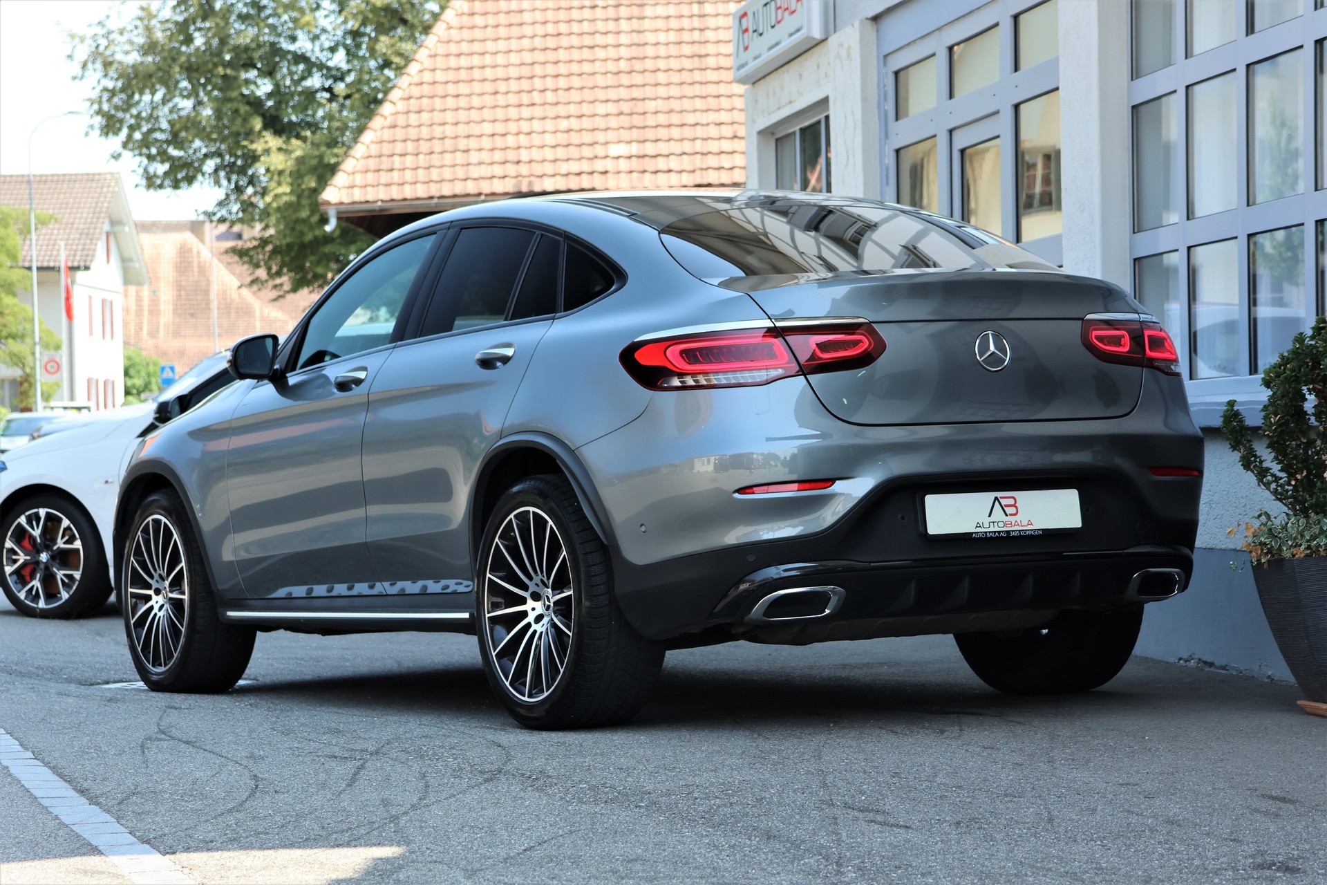 MERCEDES-BENZ GLC Coupé 300 AMG Line 4Matic 9G-Tronic (CH)-showroom-element-2