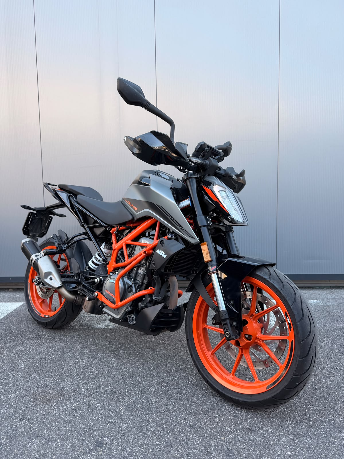 KTM 390 Duke-image-3