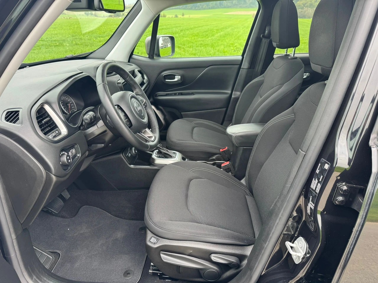 JEEP Renegade 1.3 Turbo Limited AWD-image-8
