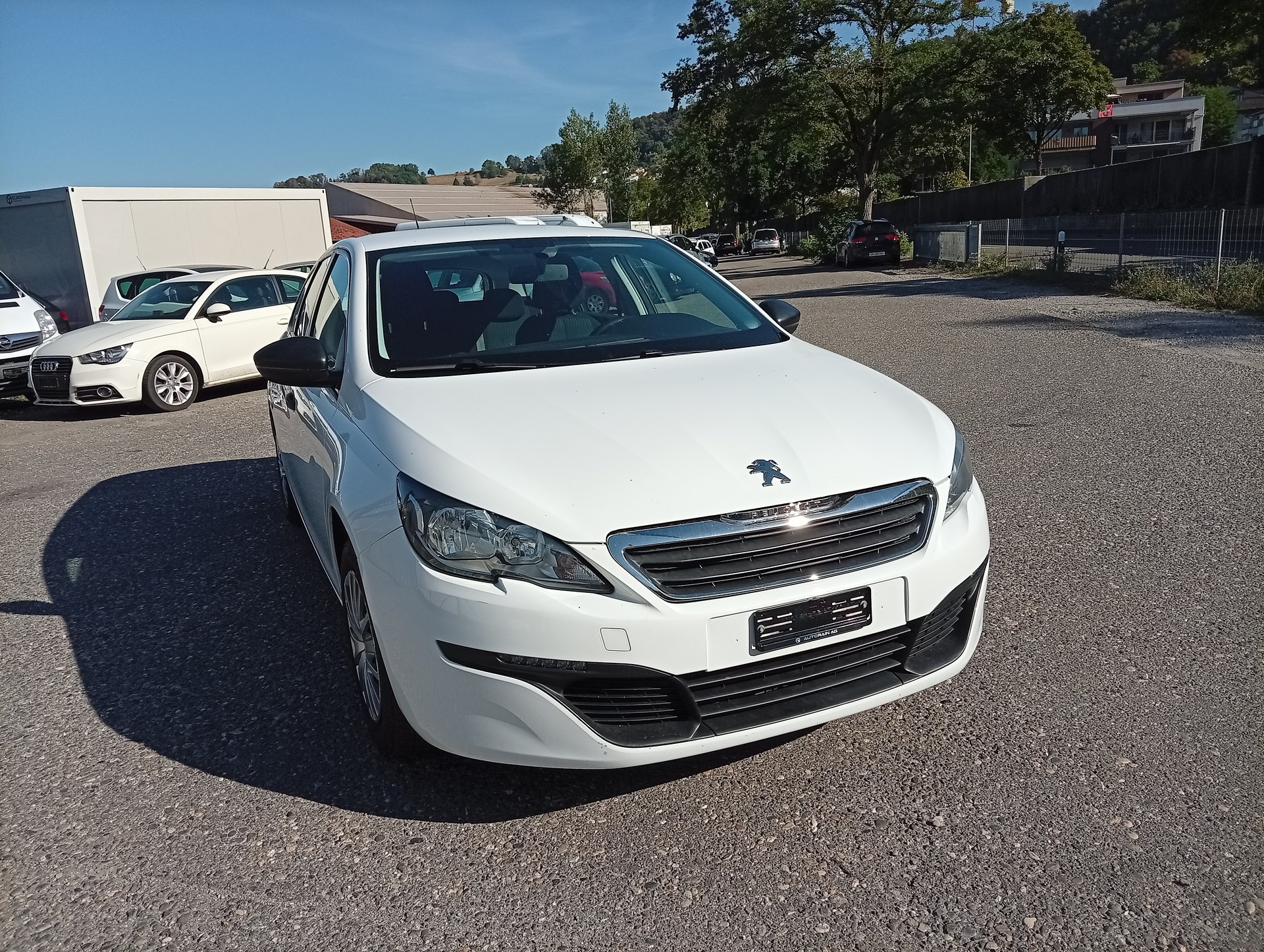 PEUGEOT 308 SW 1.2 THP Business-image-1