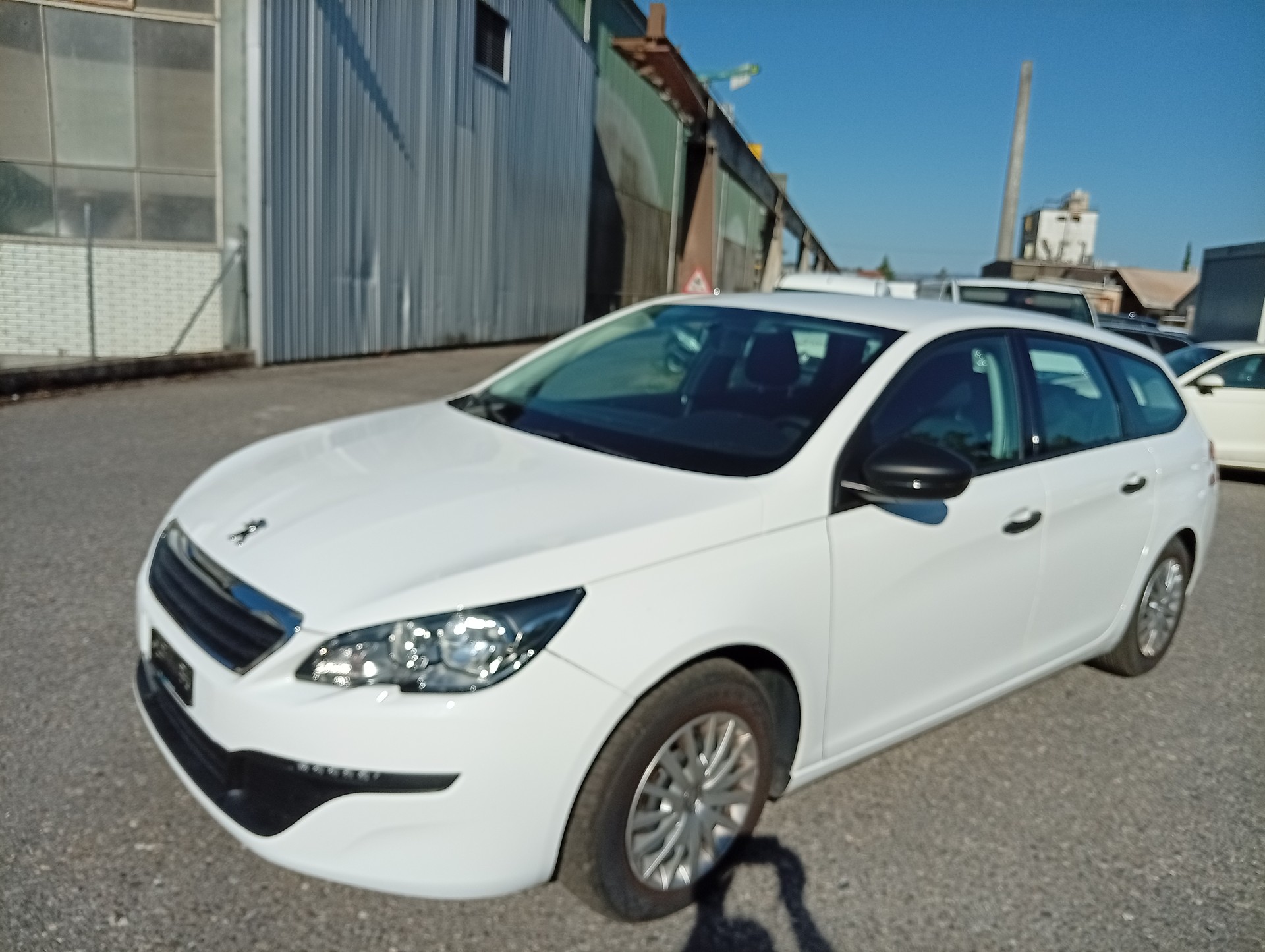 PEUGEOT 308 SW 1.2 THP Business-image-2