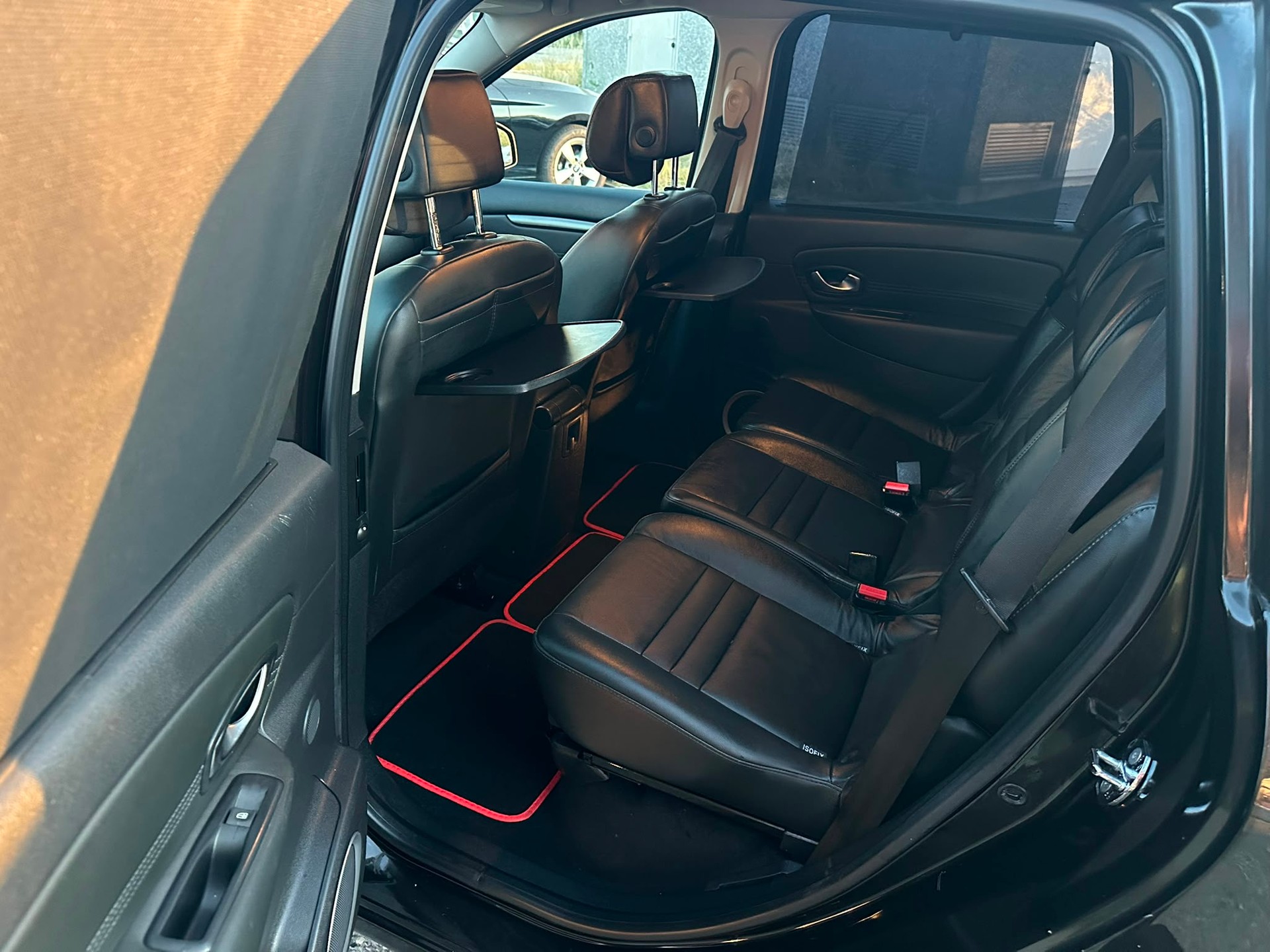 RENAULT Scénic 2.0 16V Privilège X-Tronic CVT-image-9