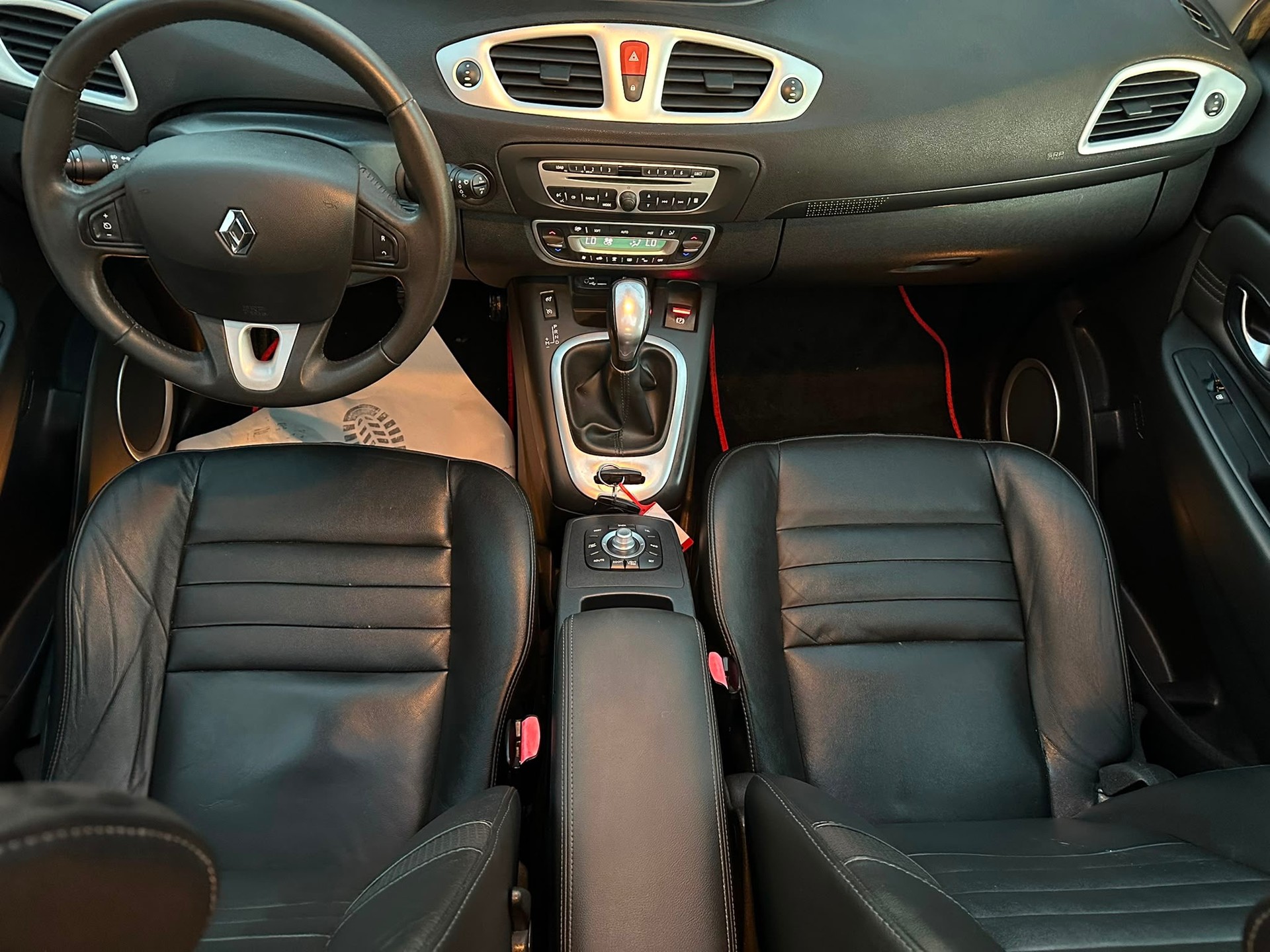 RENAULT Scénic 2.0 16V Privilège X-Tronic CVT-image-10