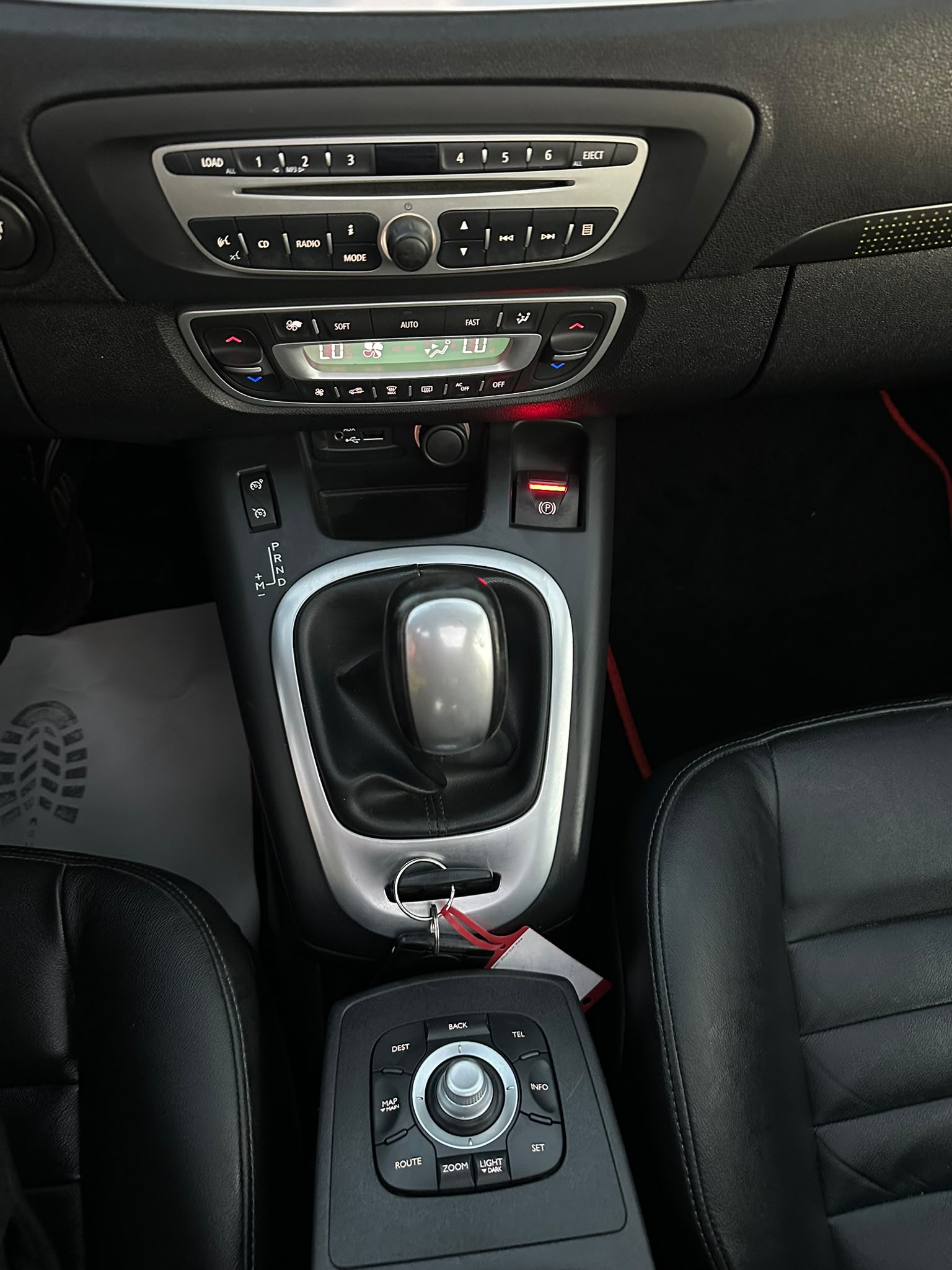 RENAULT Scénic 2.0 16V Privilège X-Tronic CVT-image-15