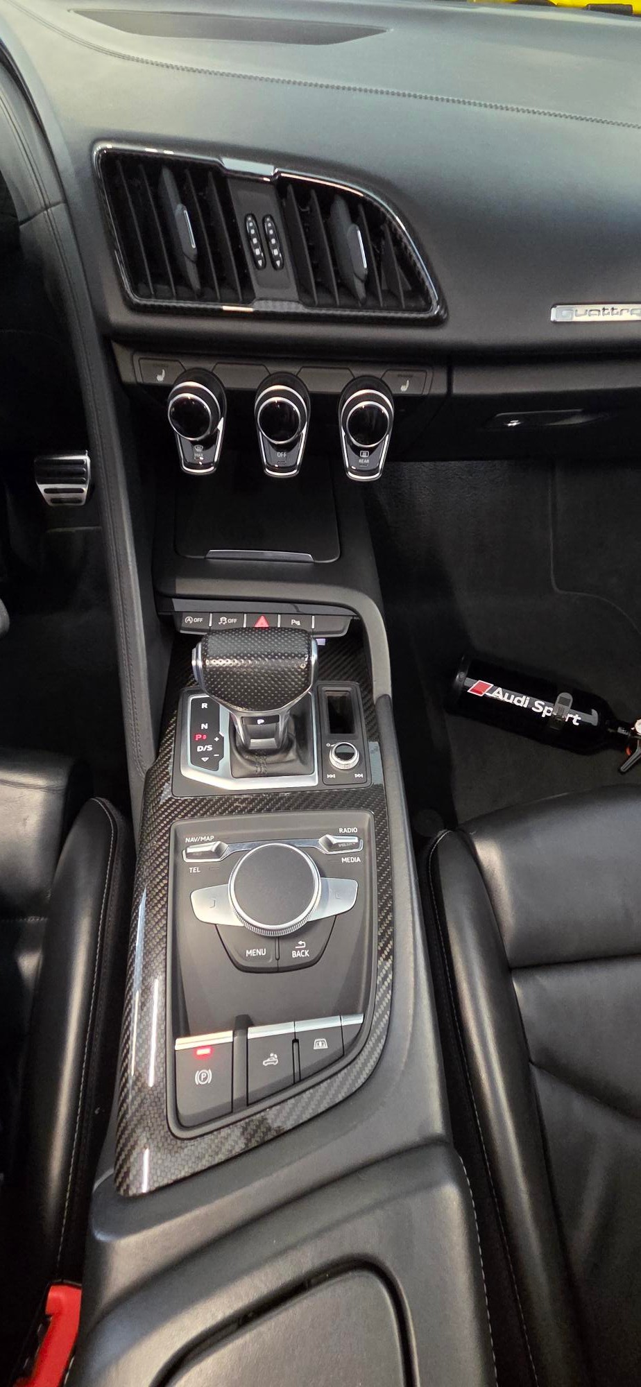 AUDI R8 Spyder 5.2 S-Tronic-image-7