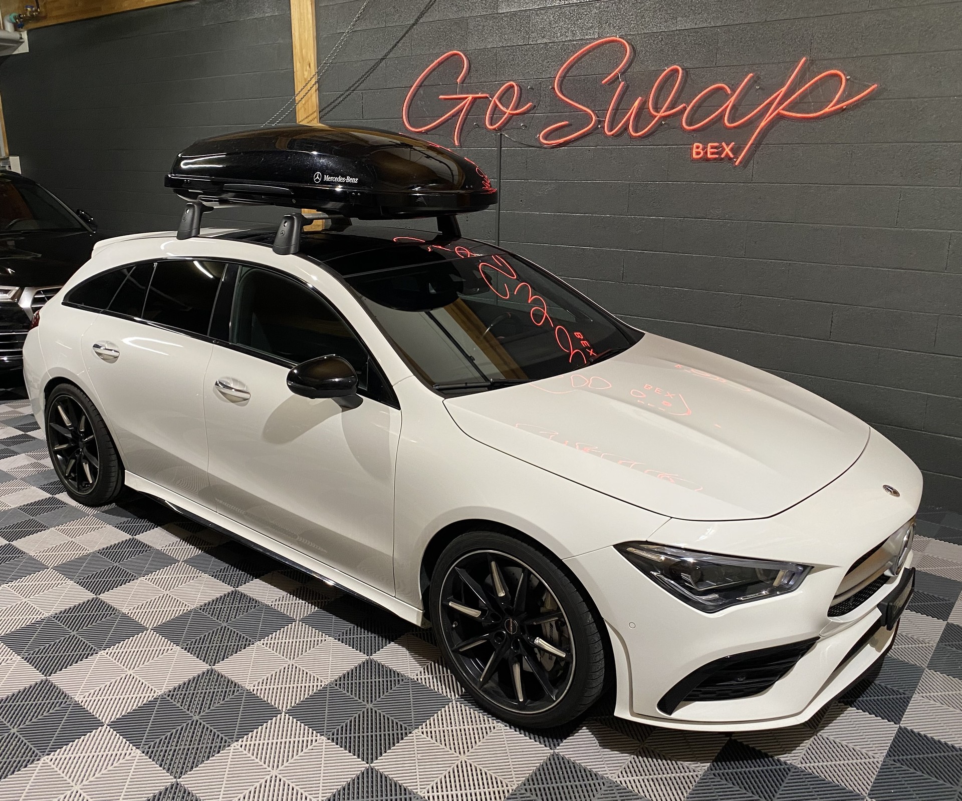 MERCEDES-BENZ CLA Shooting Brake 35 AMG 4Matic 7G-DCT-showroom-element-1