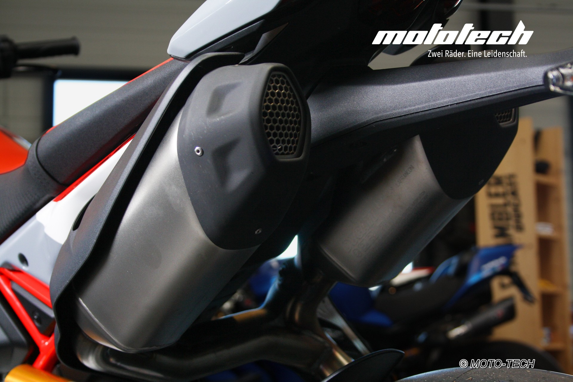 DUCATI Hypermotard V2 SP-image-9