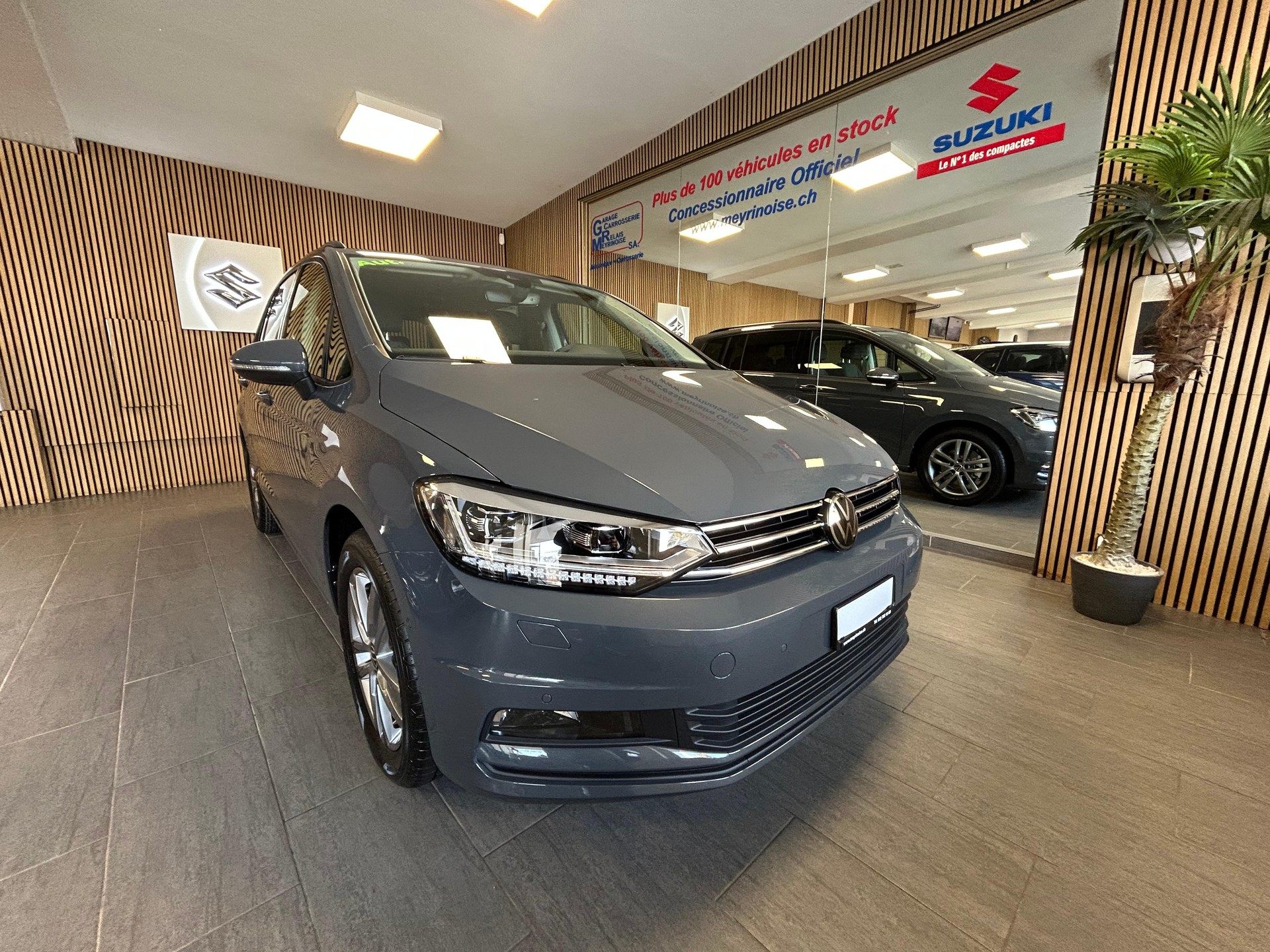 VW Touran 1.5 TSI Comfortline DSG 7 PLACES/7PLATZ-showroom-element-2