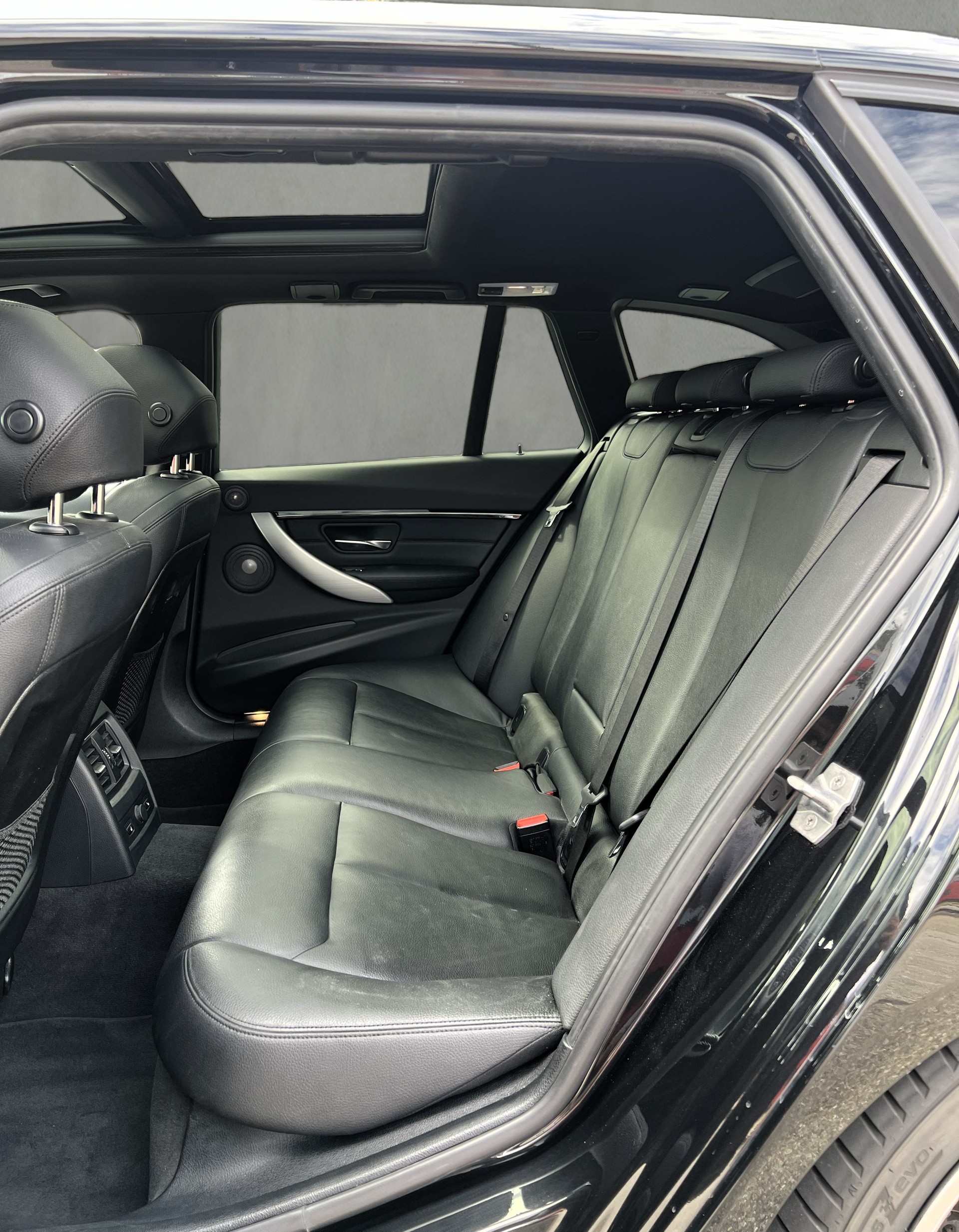 BMW 340i xDrive Touring M Sport Steptronic-image-9