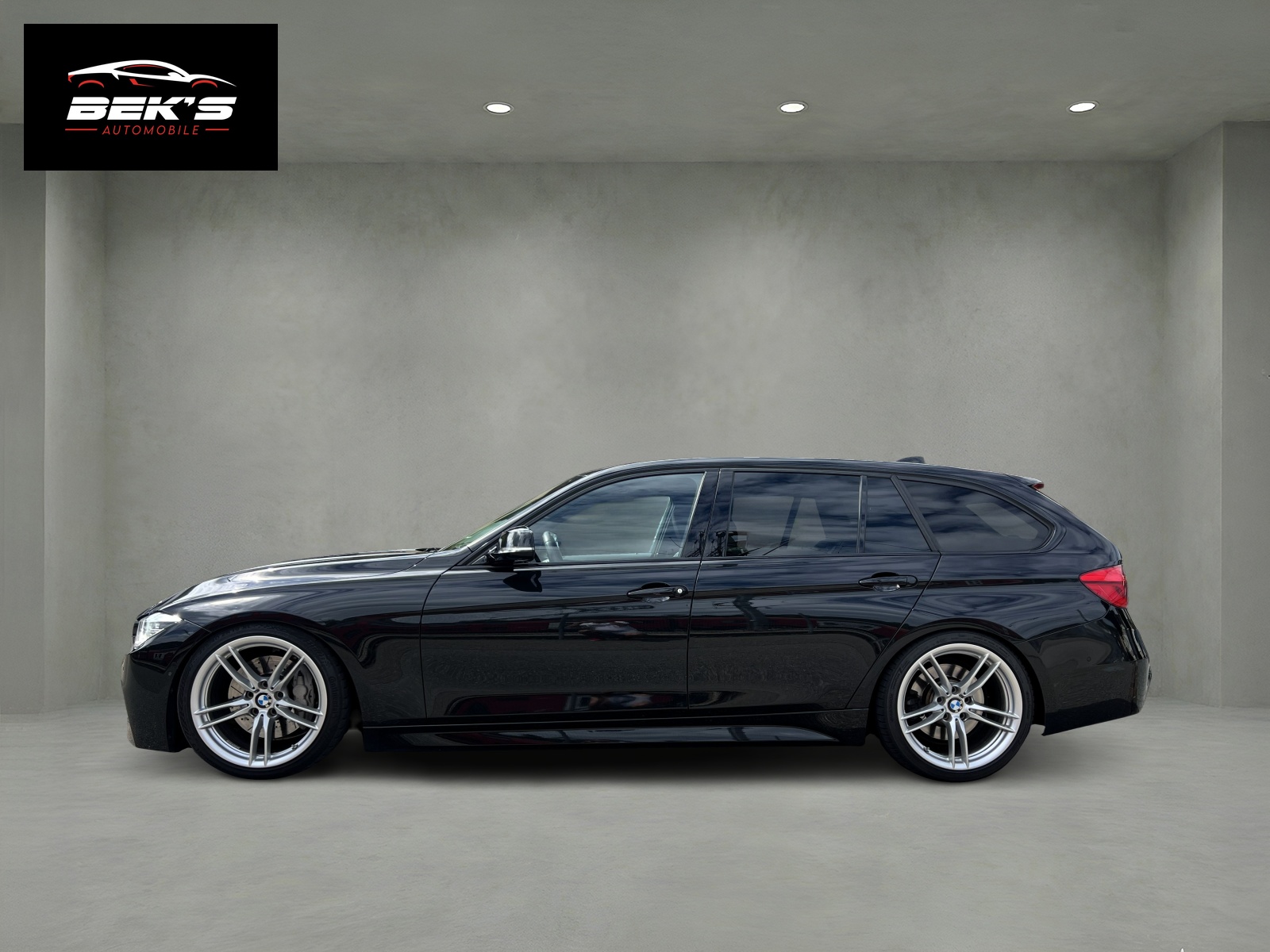 BMW 340i xDrive Touring M Sport Steptronic-showroom-element-1