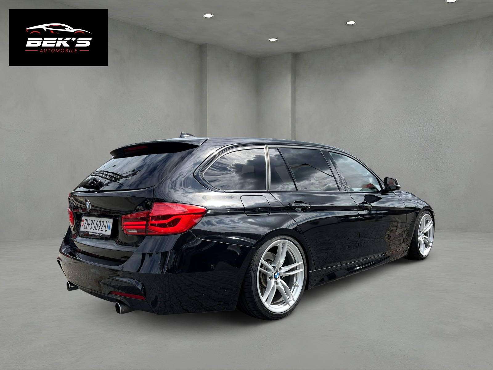 BMW 340i xDrive Touring M Sport Steptronic-showroom-element-3