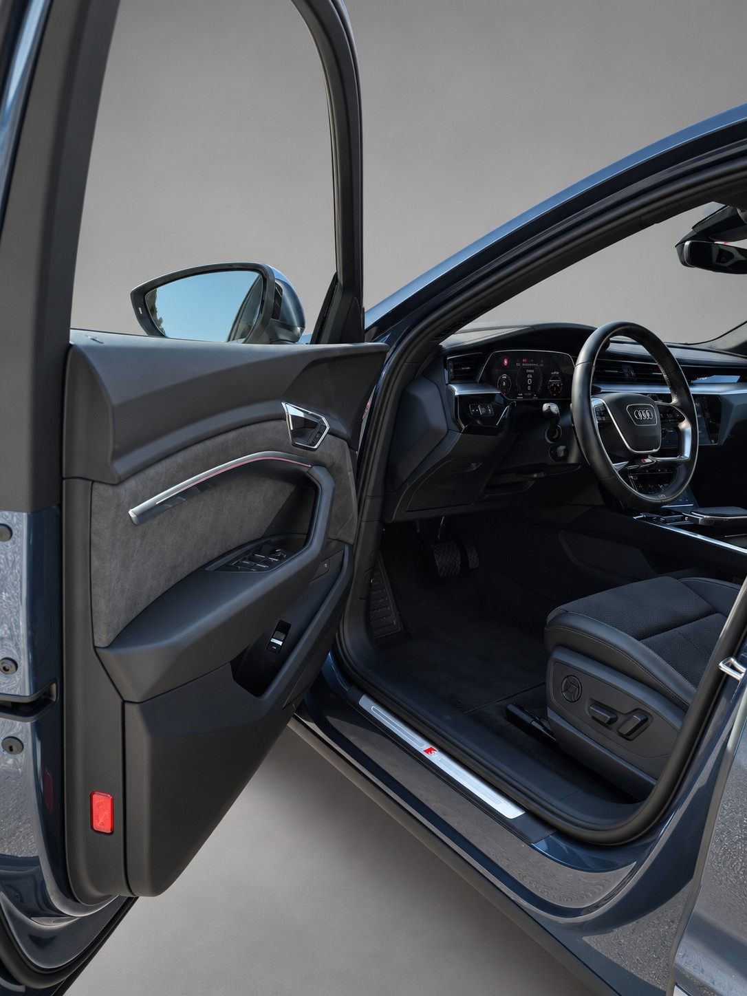 AUDI e-tron S Sportback quattro-image-6
