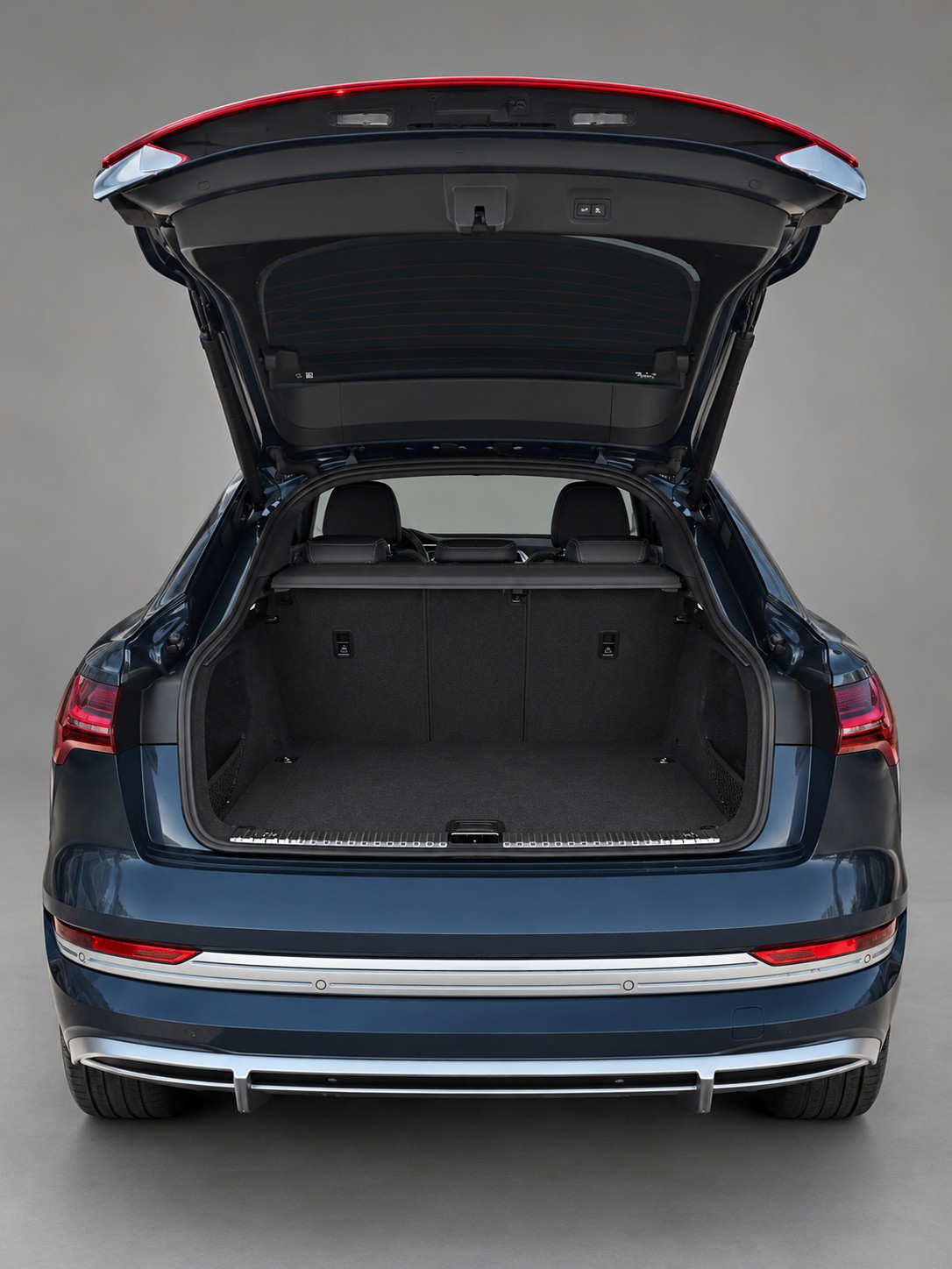 AUDI e-tron S Sportback quattro-image-4