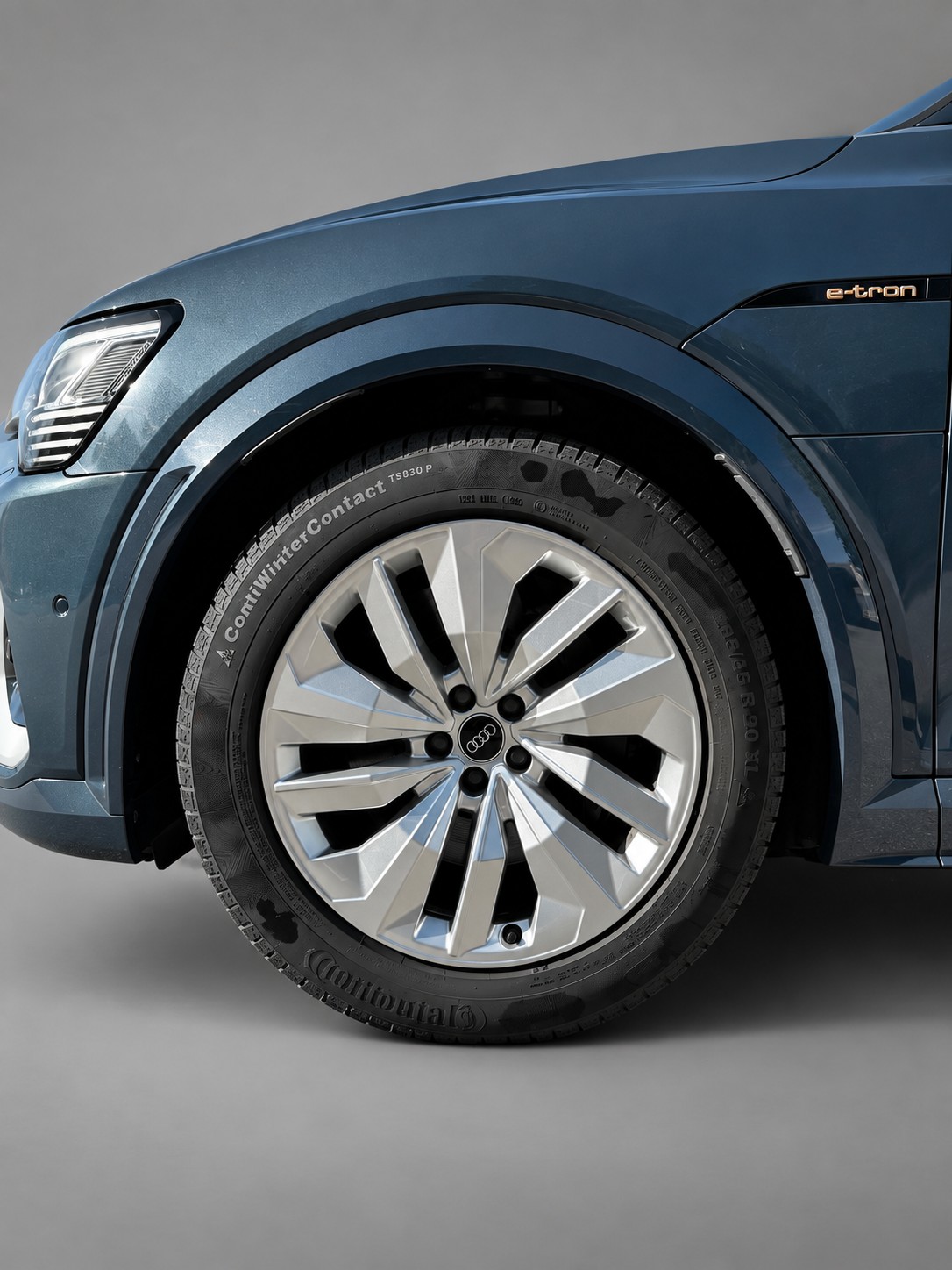 AUDI e-tron S Sportback quattro-image-3