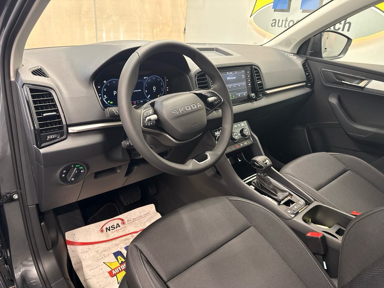 SKODA Karoq 1.5 TSI Selection DSG-showroom-element-2
