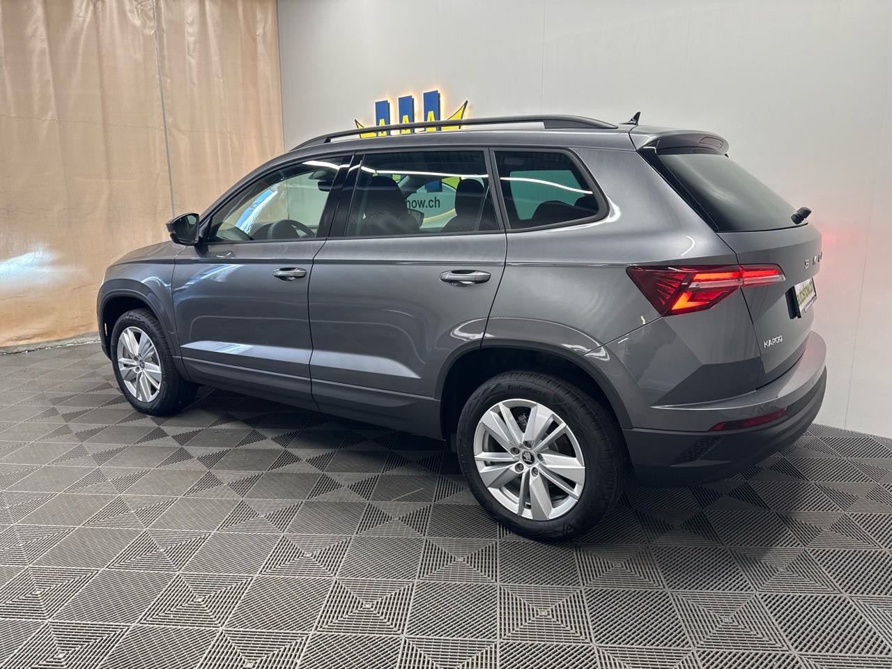 SKODA Karoq 1.5 TSI Selection DSG-showroom-element-1