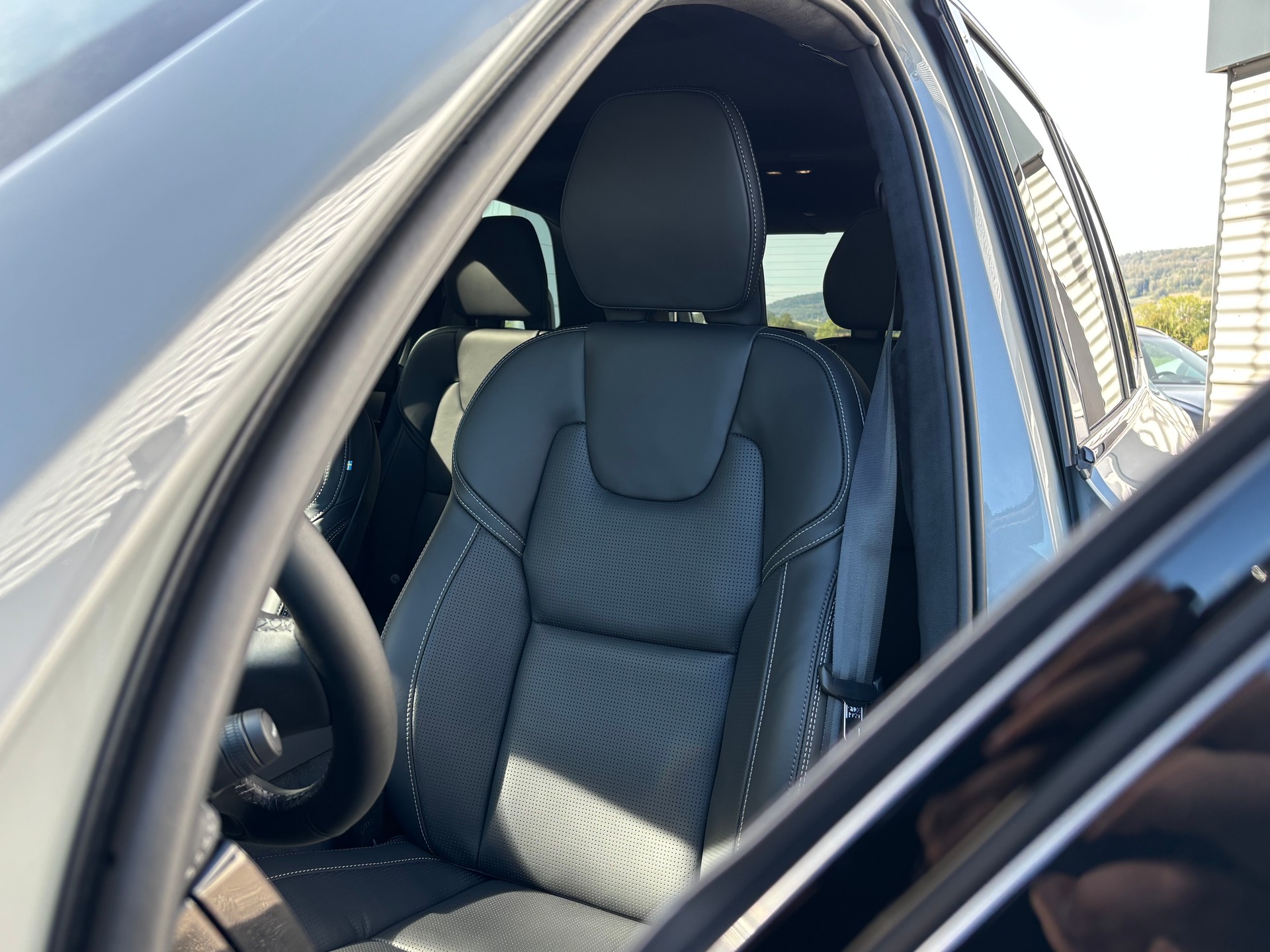 VOLVO XC90 2.0 B5 MH Black Edition AWD-showroom-element-3