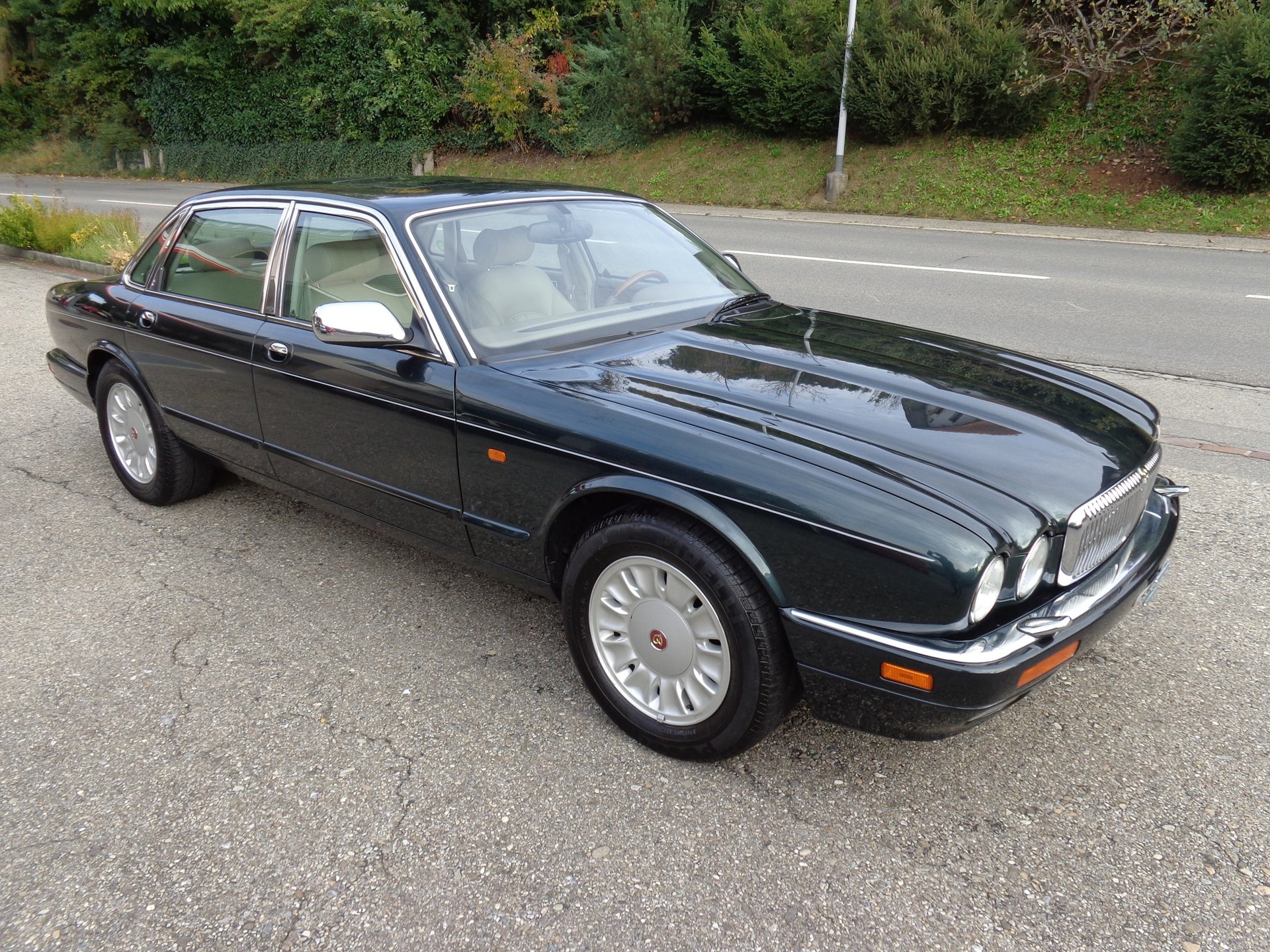 DAIMLER 4.0 Six-image-1