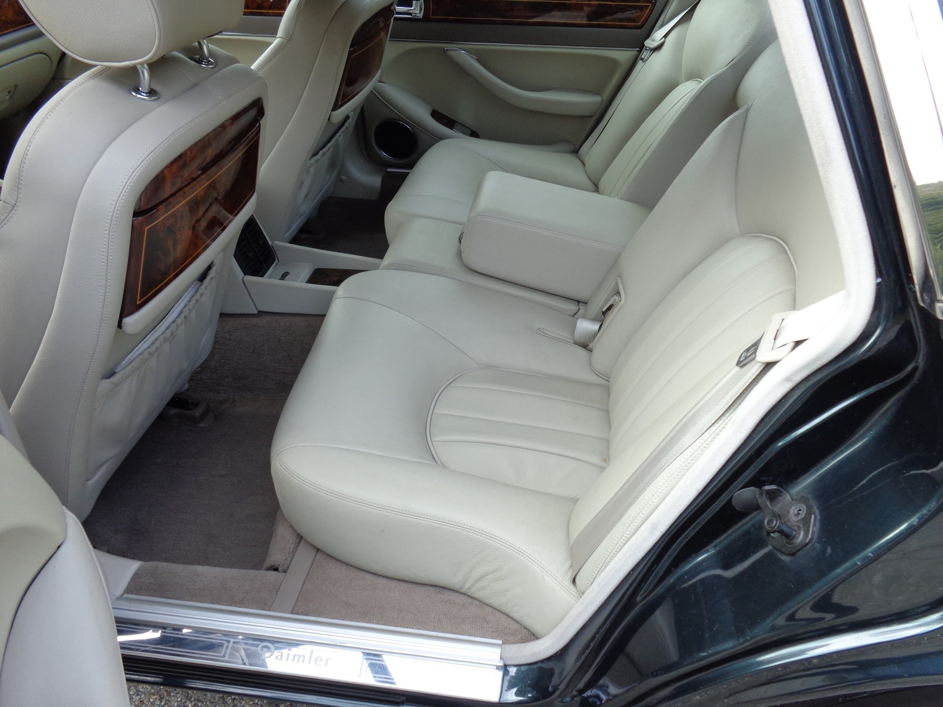 DAIMLER 4.0 Six-image-9