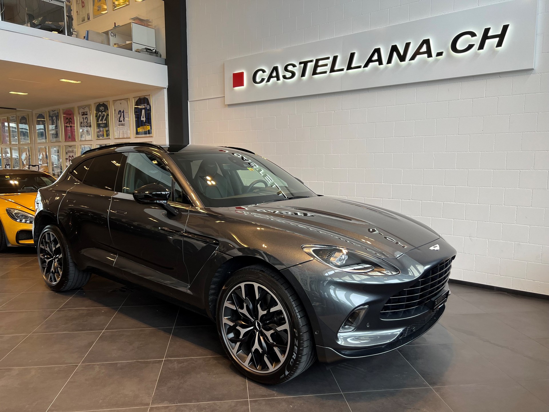 ASTON MARTIN DBX 4.0 V8