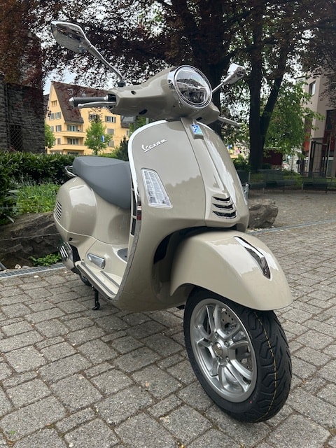 PIAGGIO Vespa GTS 125 ABS-image-0