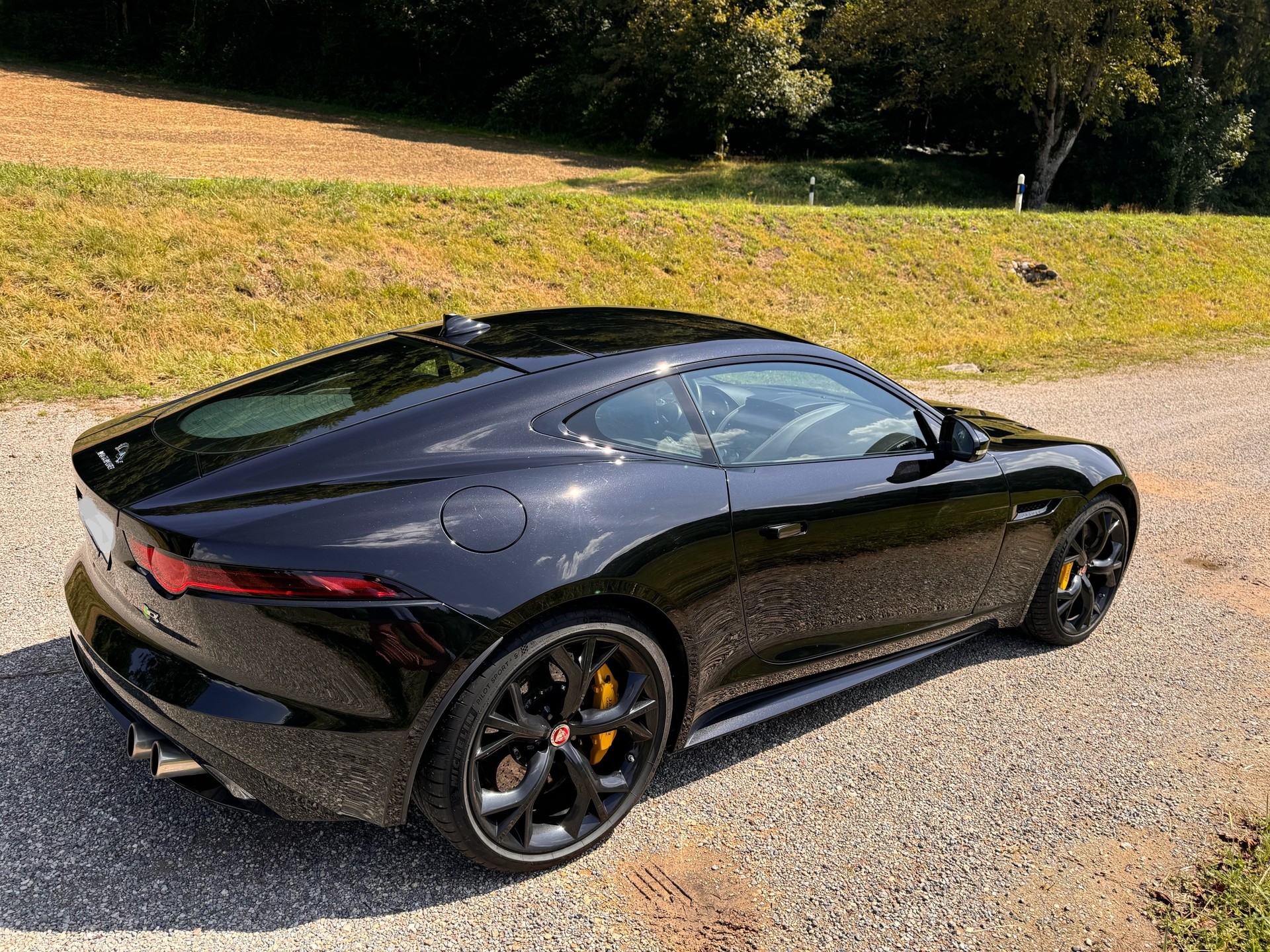 JAGUAR F-Type Coupé 5.0 V8 R AWD Santorini Black *Facelift Unikat* Automatik Keramikbremsen Ohne OPF Sportwagensound 770W Meridian-image-4