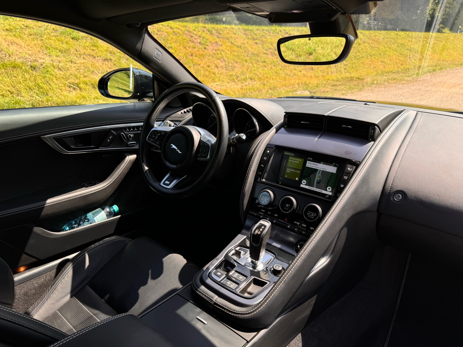 JAGUAR F-Type Coupé 5.0 V8 R AWD Santorini Black *Facelift Unikat* Automatik Keramikbremsen Ohne OPF Sportwagensound 770W Meridian-image-12