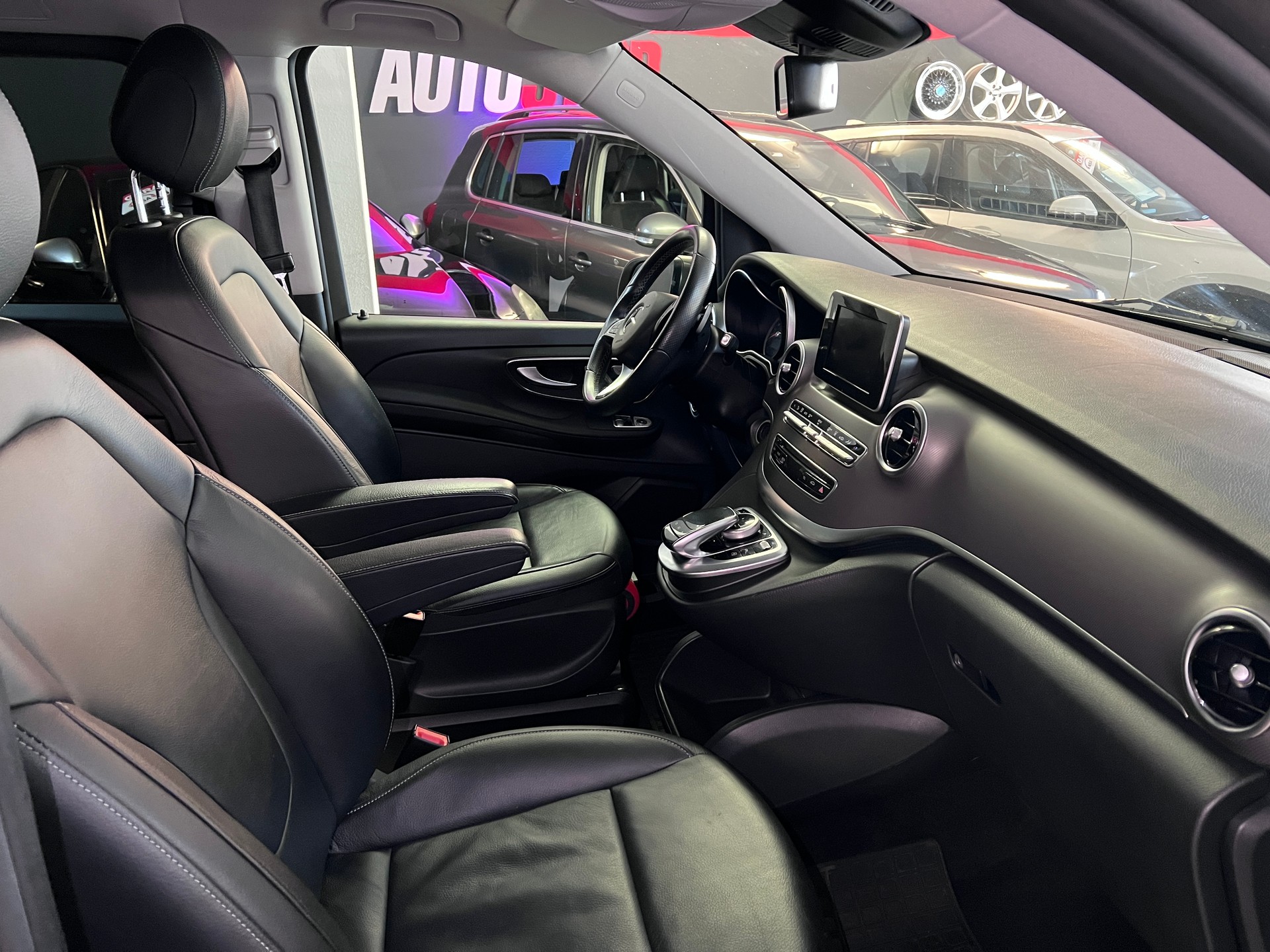 MERCEDES-BENZ V 250 d Avantgarde lang 7G-Tronic-image-9