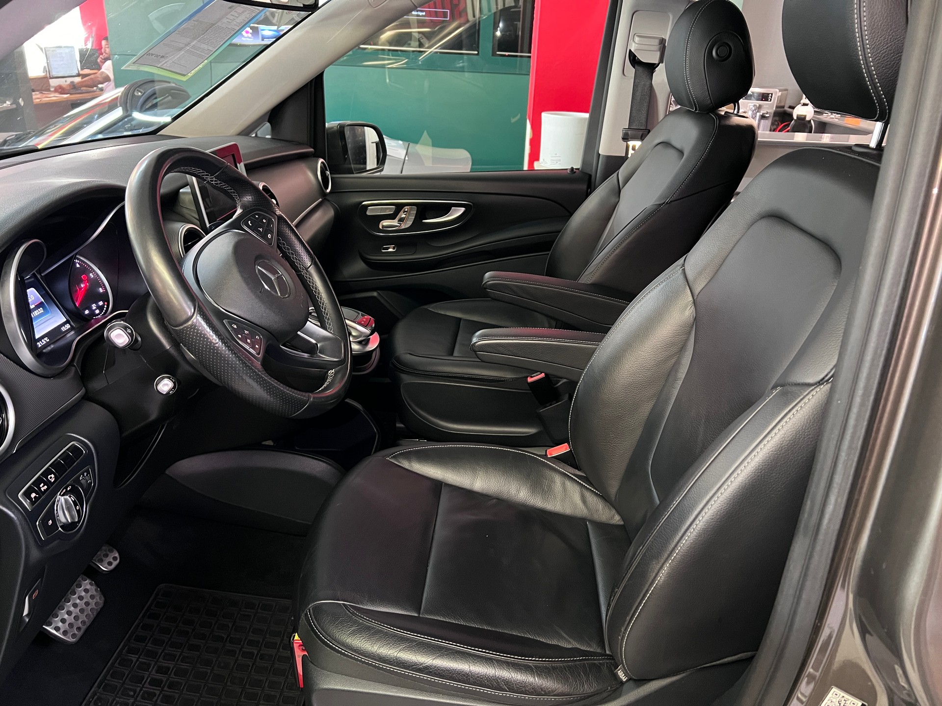 MERCEDES-BENZ V 250 d Avantgarde lang 7G-Tronic-image-8