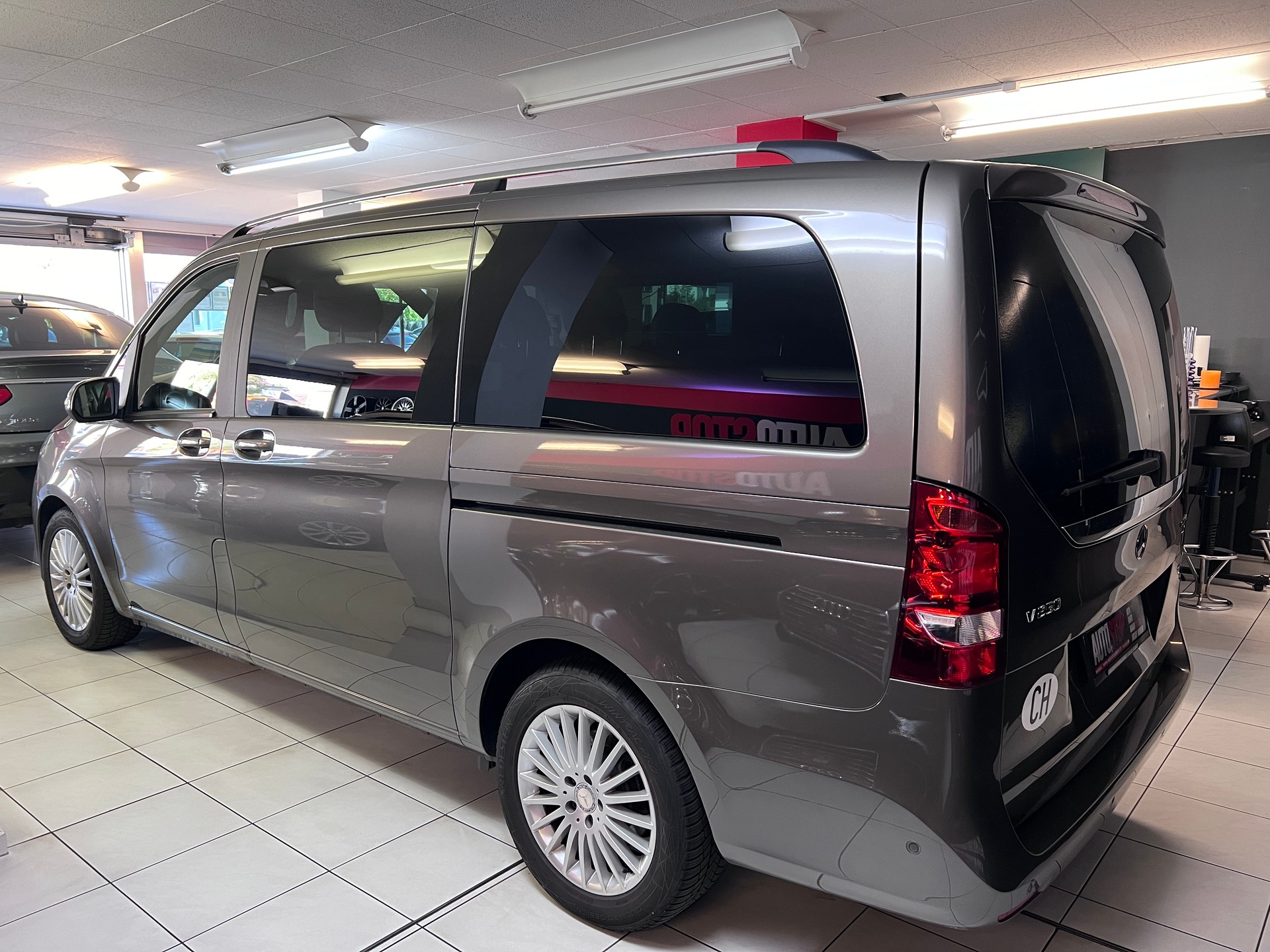 MERCEDES-BENZ V 250 d Avantgarde lang 7G-Tronic-image-4