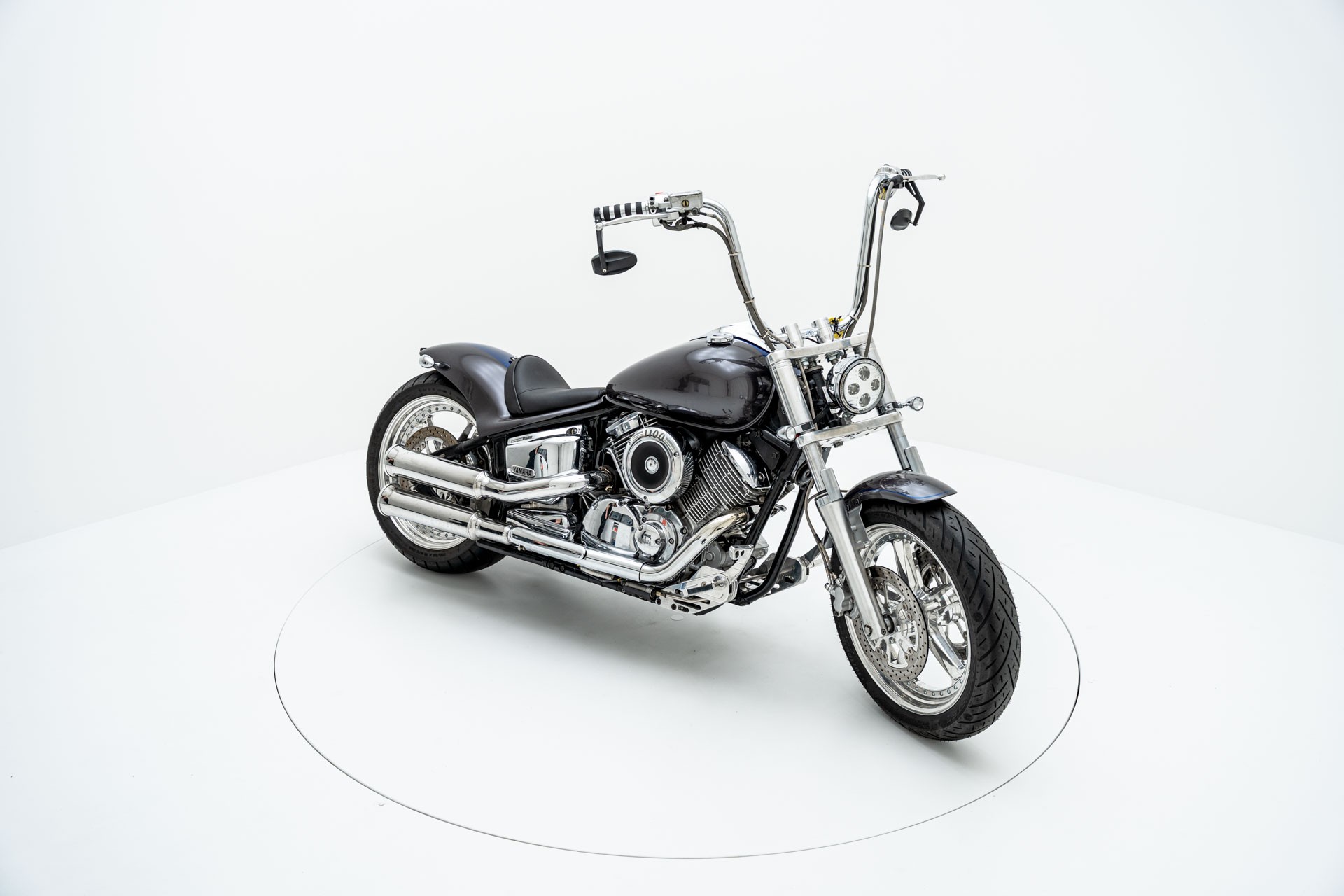 YAMAHA XVS 1100 Drag Star-showroom-element-1