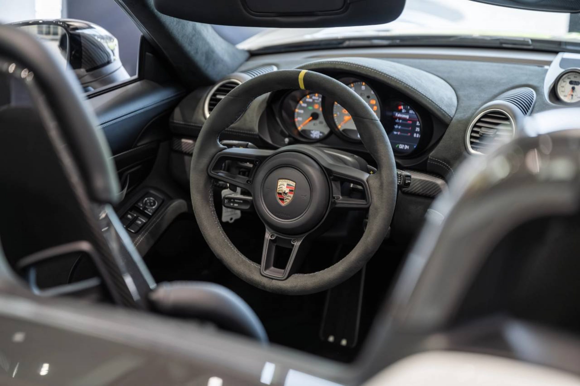 PORSCHE 718 Spyder RS-image-28
