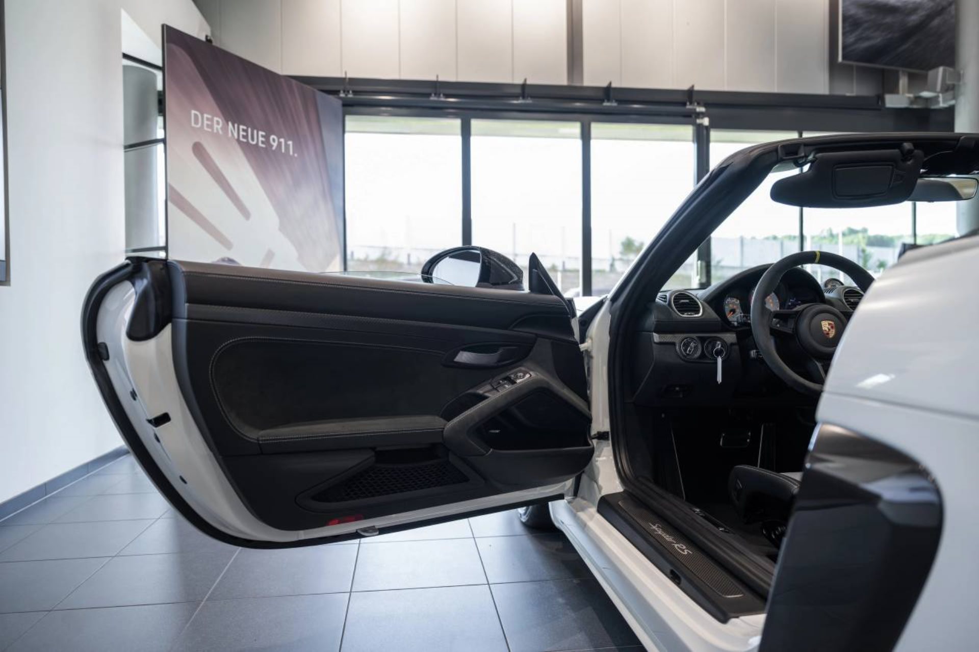 PORSCHE 718 Spyder RS-image-29