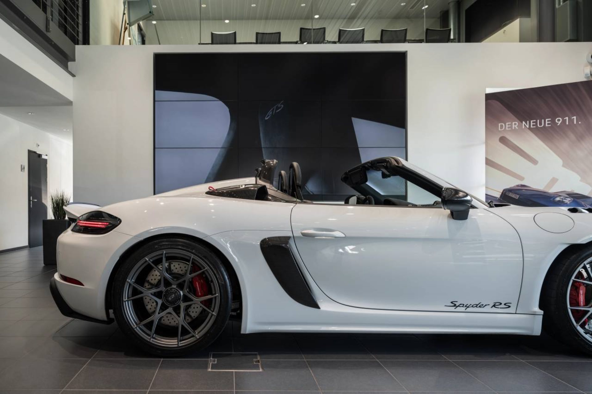 PORSCHE 718 Spyder RS-image-18