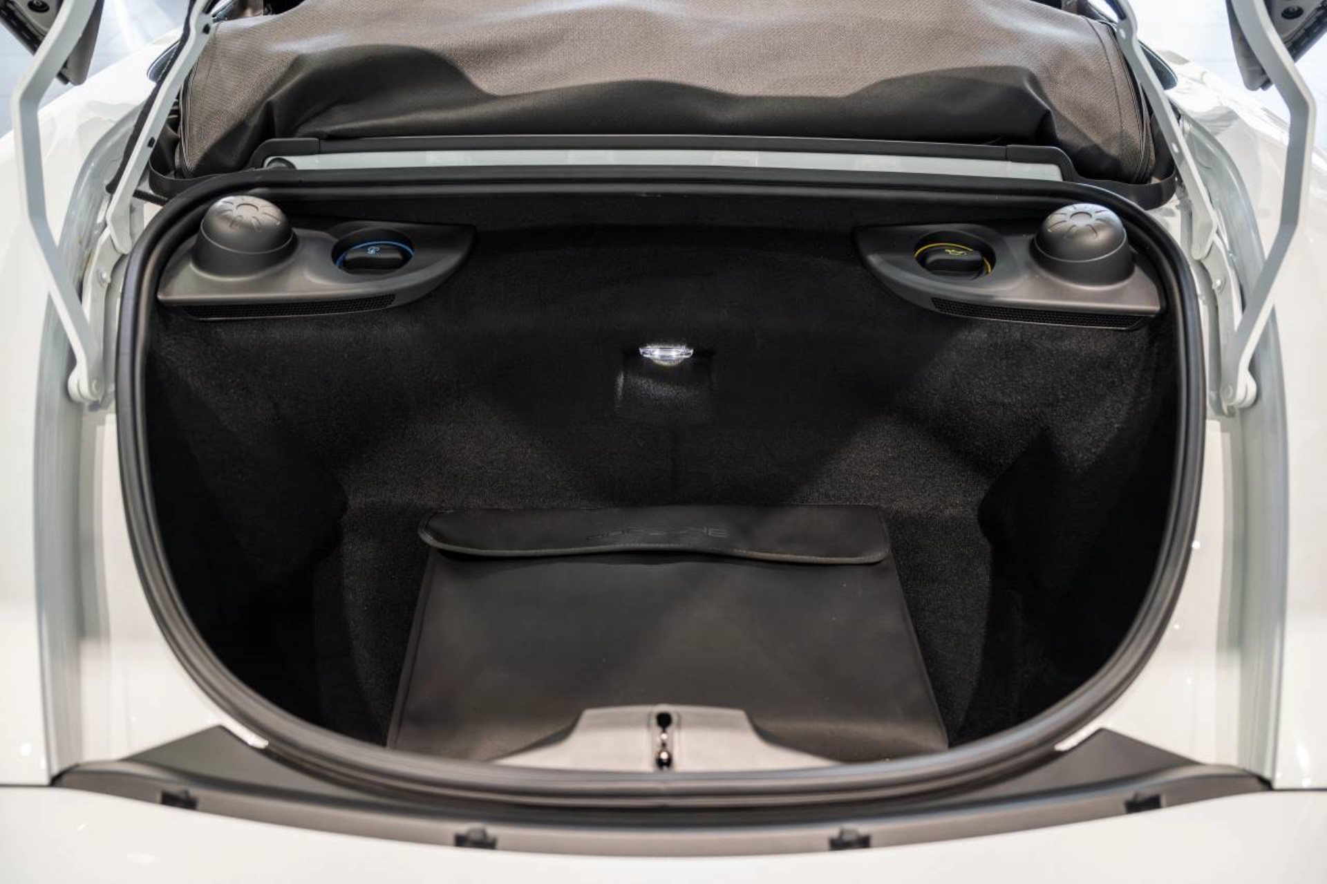 PORSCHE 718 Spyder RS-image-23