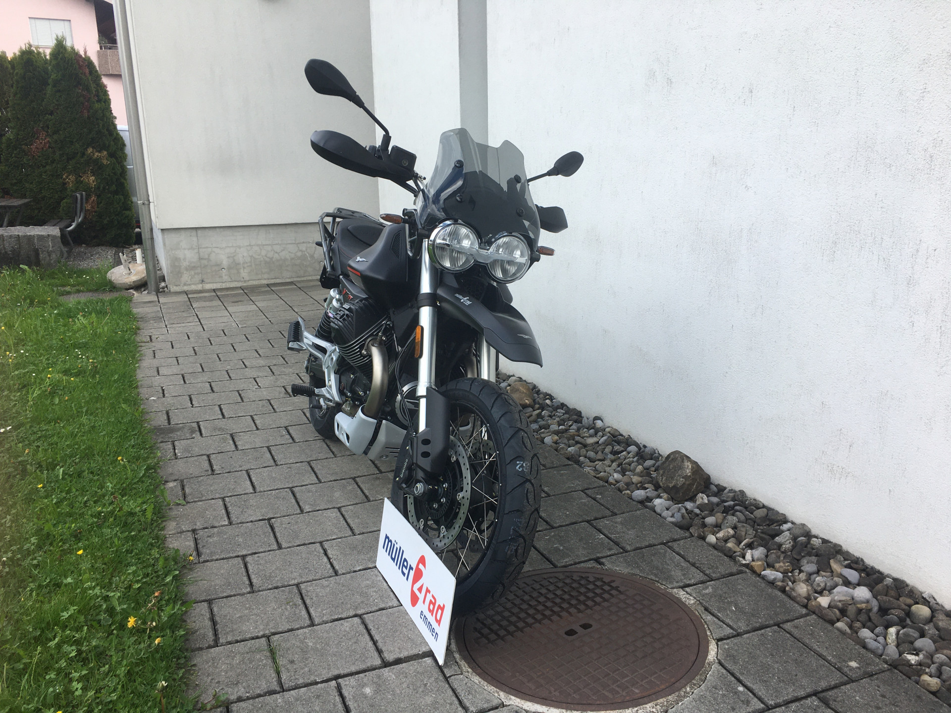 MOTO GUZZI V85 TT HAMMERPREIS + 4 JAHRE GARANTIE-image-1