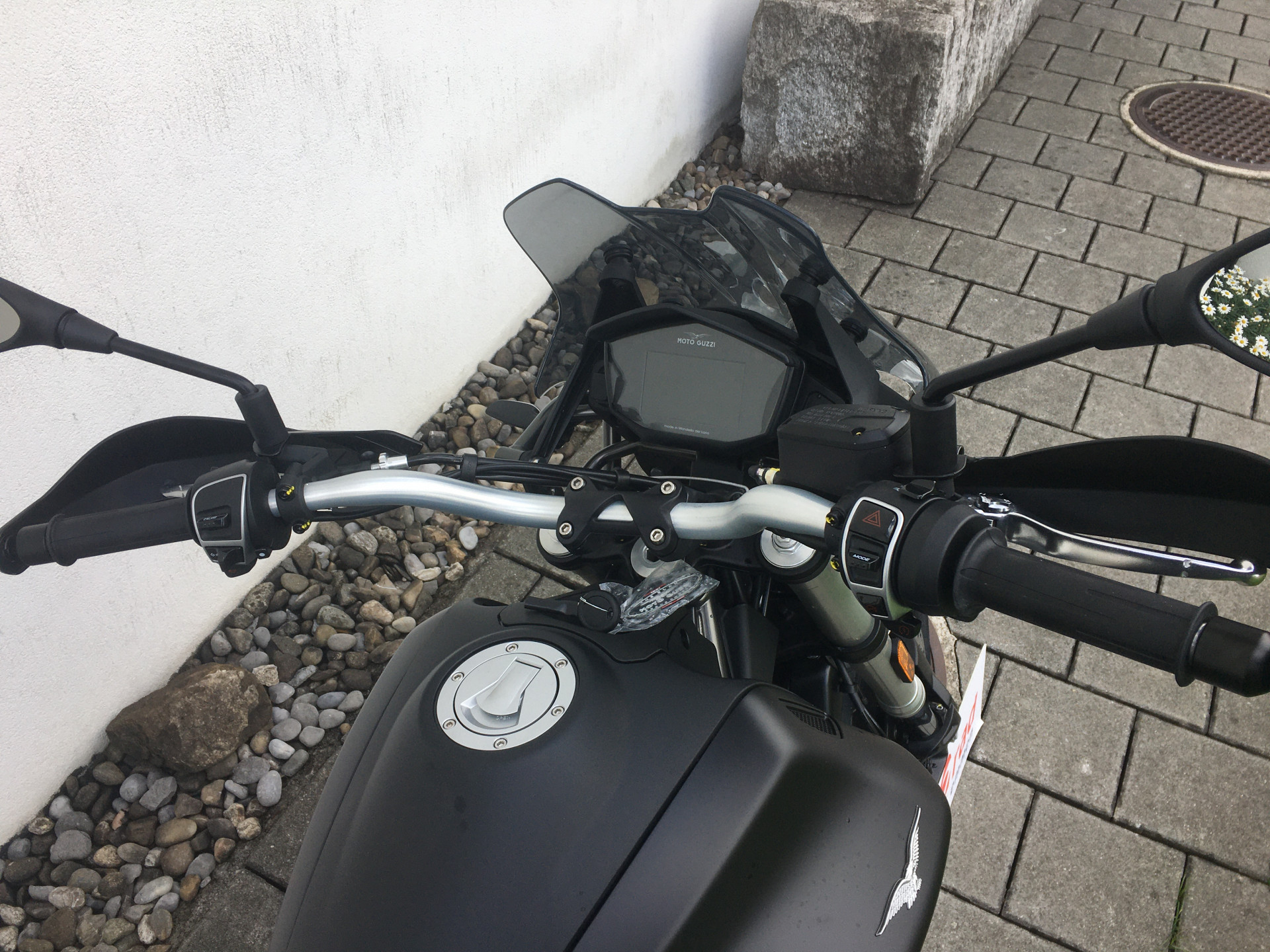 MOTO GUZZI V85 TT HAMMERPREIS + 4 JAHRE GARANTIE-image-3