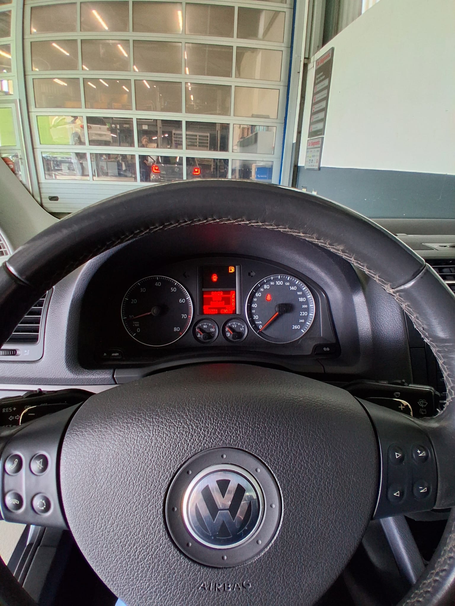 VW Golf 2.0 FSI Automat Comfortline-image-11