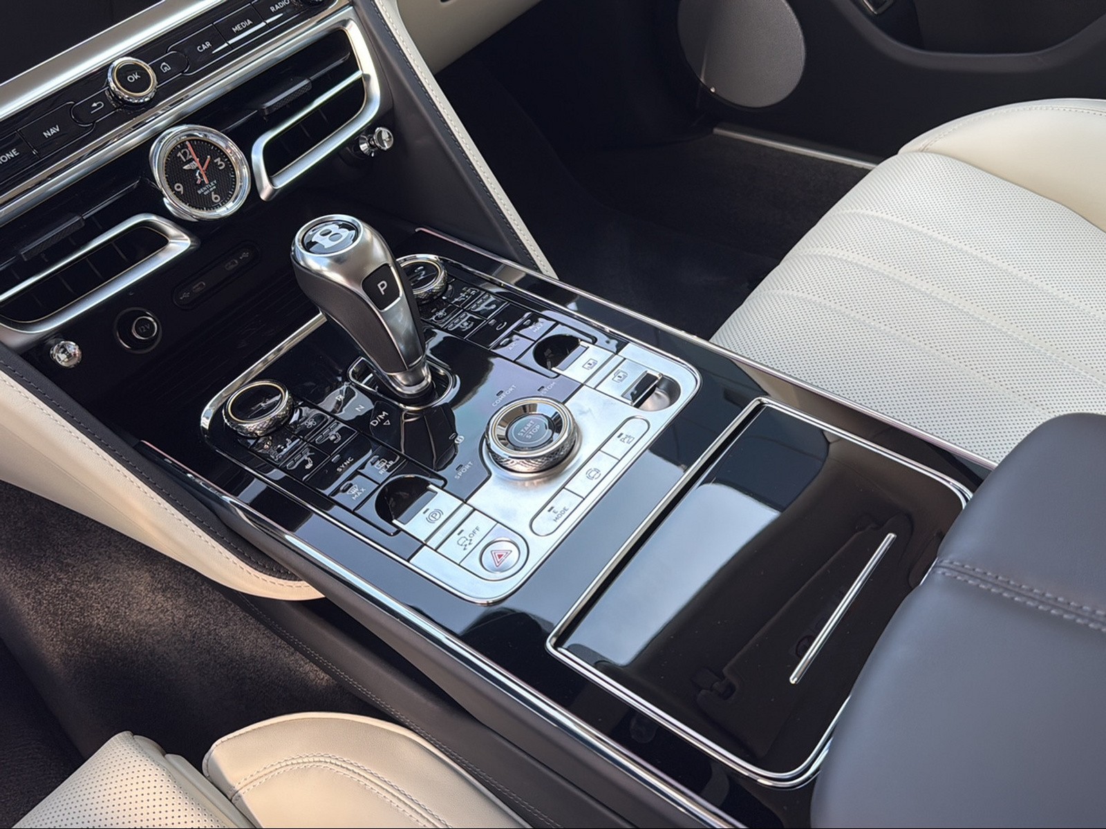 BENTLEY Flying Spur V8 Hybrid-image-11